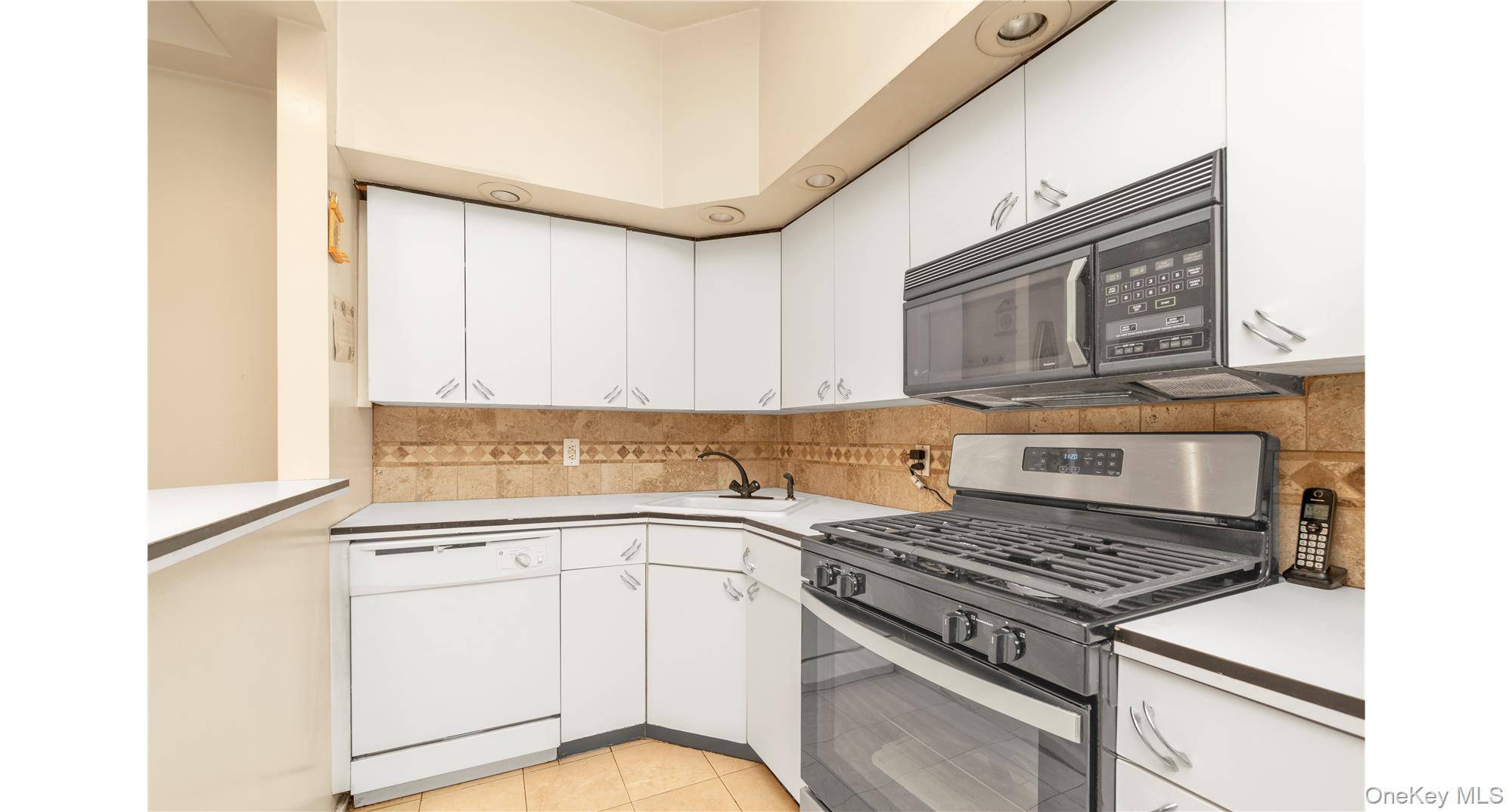 160-15 Powells  Cove BLVD #D203, Beechhurst, NY 11357