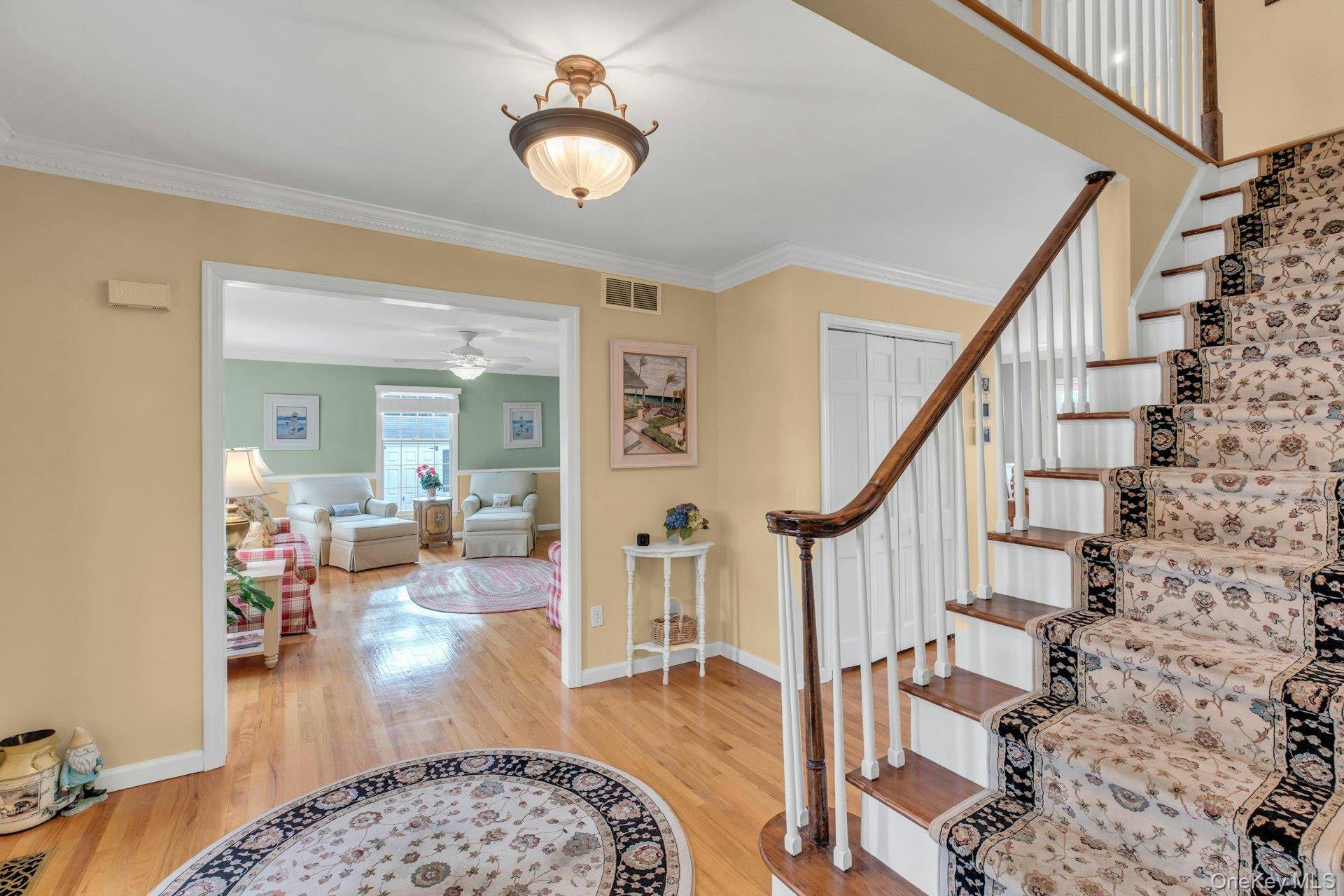 26 Oak LN, Hampton Bays, NY 11946