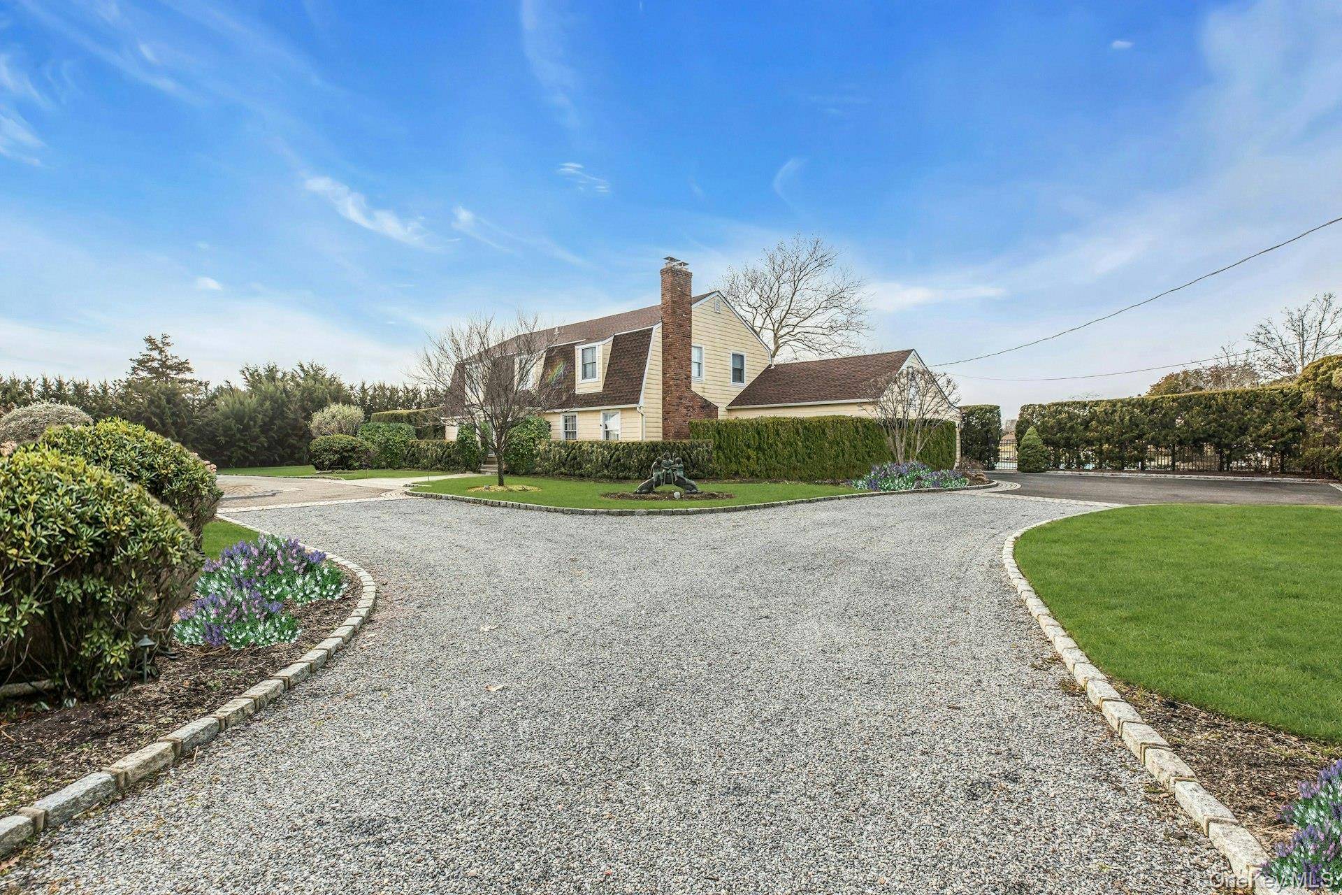 26 Oak LN, Hampton Bays, NY 11946