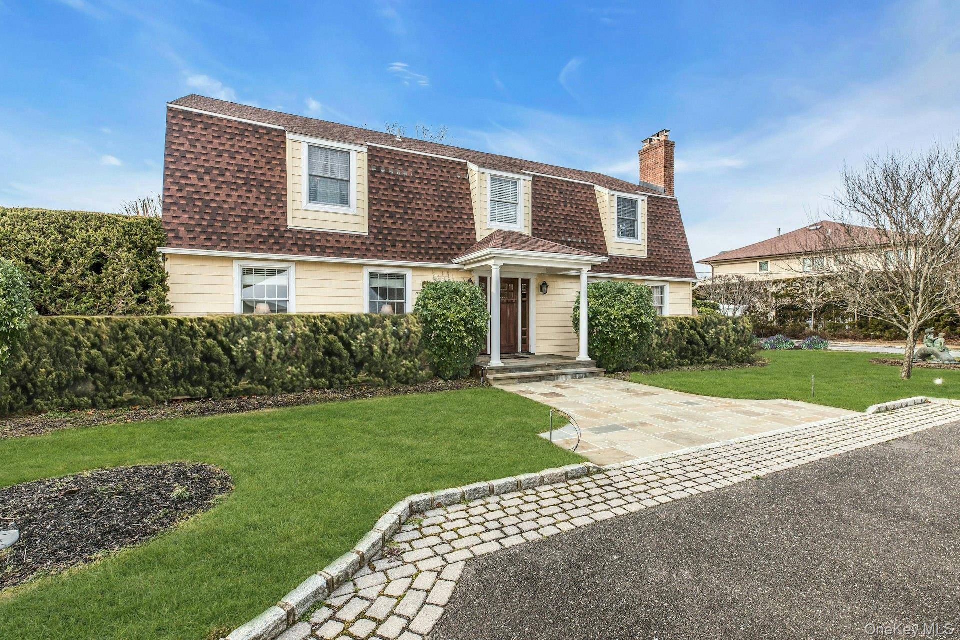 26 Oak LN, Hampton Bays, NY 11946
