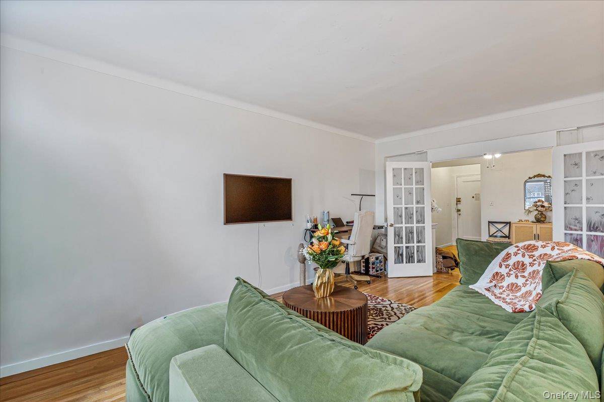 65-74 Saunders ST #6J, Rego Park, NY 11374