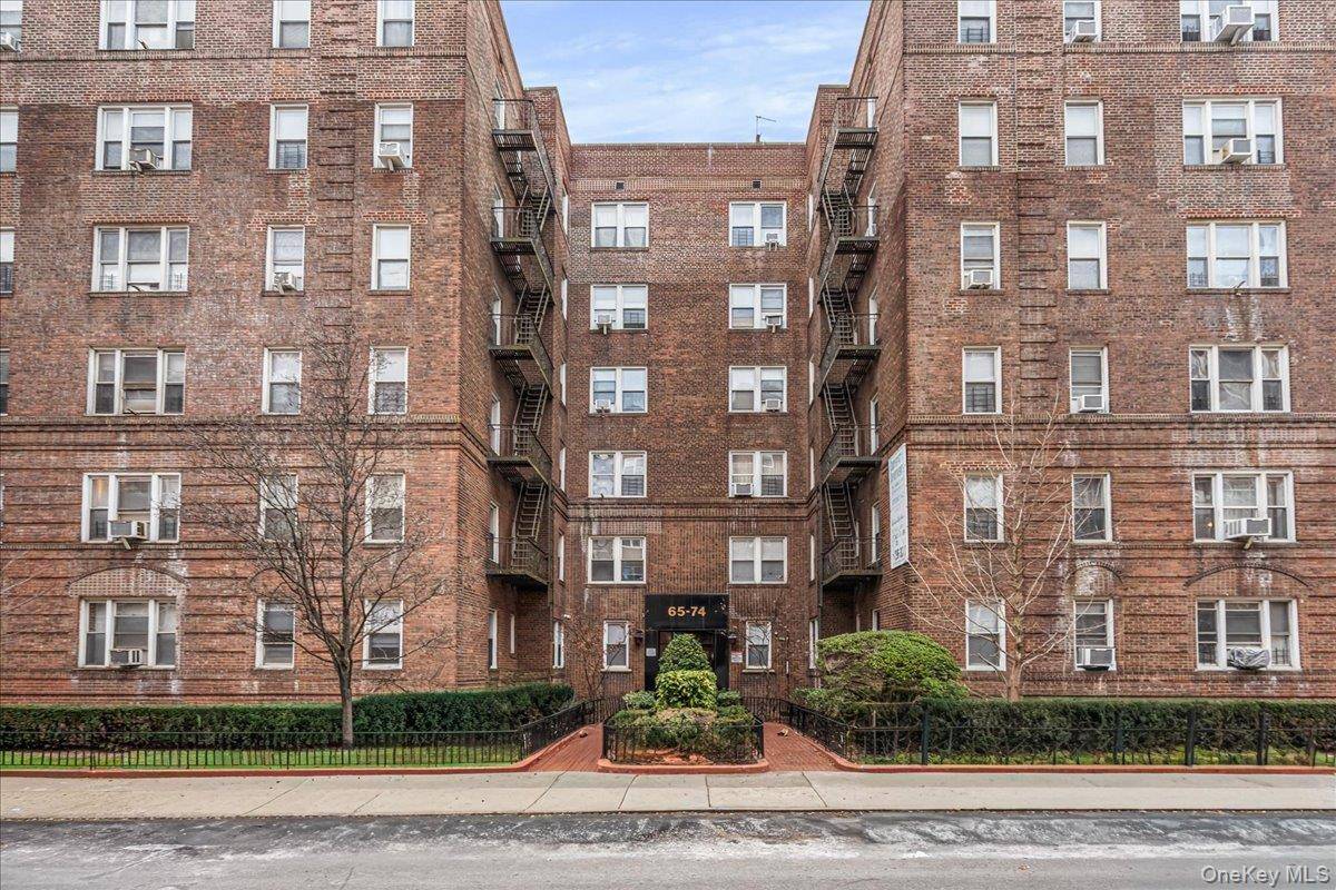 65-74 Saunders ST #6J, Rego Park, NY 11374