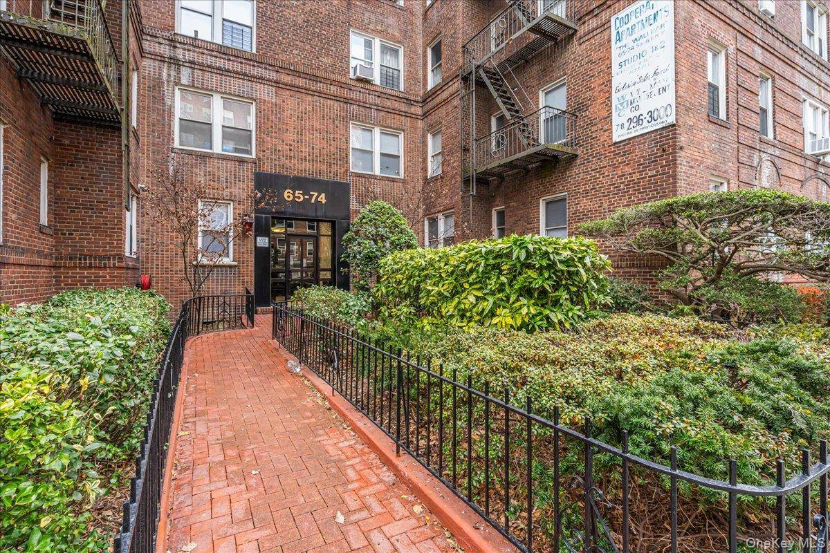 65-74 Saunders ST #6J, Rego Park, NY 11374