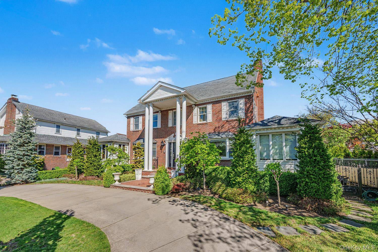 23 Center DR, Malba, NY 11357
