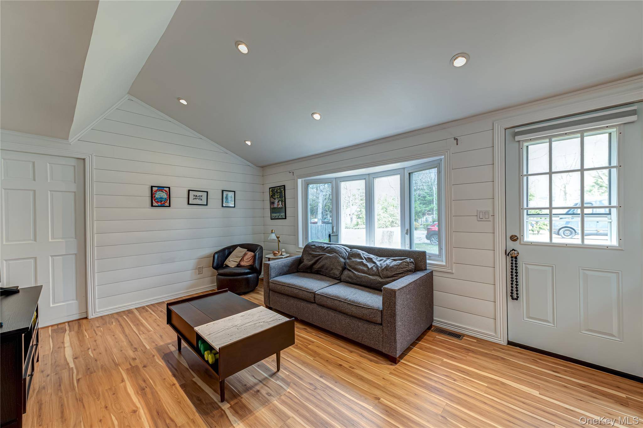 6 Longview DR, East Quogue, NY 11942