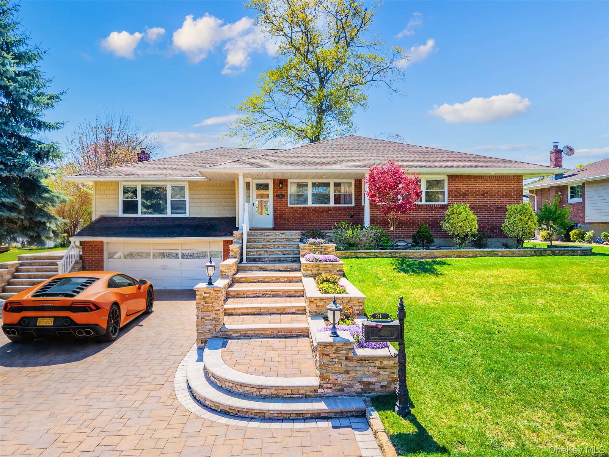 31 Edgemere DR, Searingtown, NY 11507