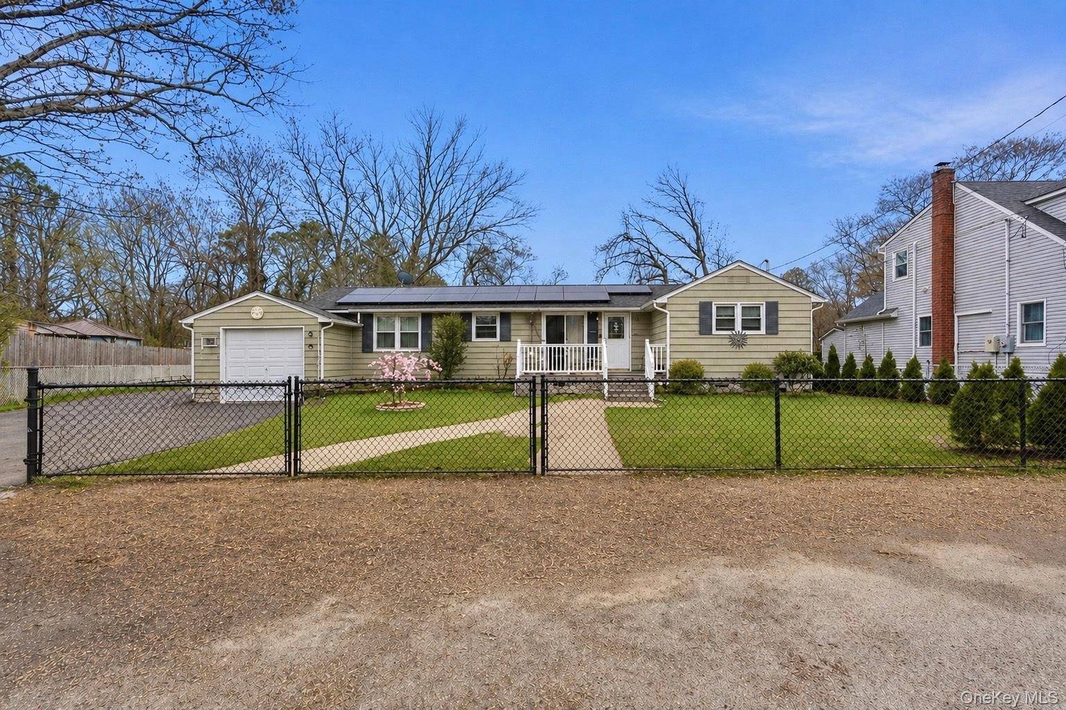 162 Parkwood DR, Shirley, NY 11967
