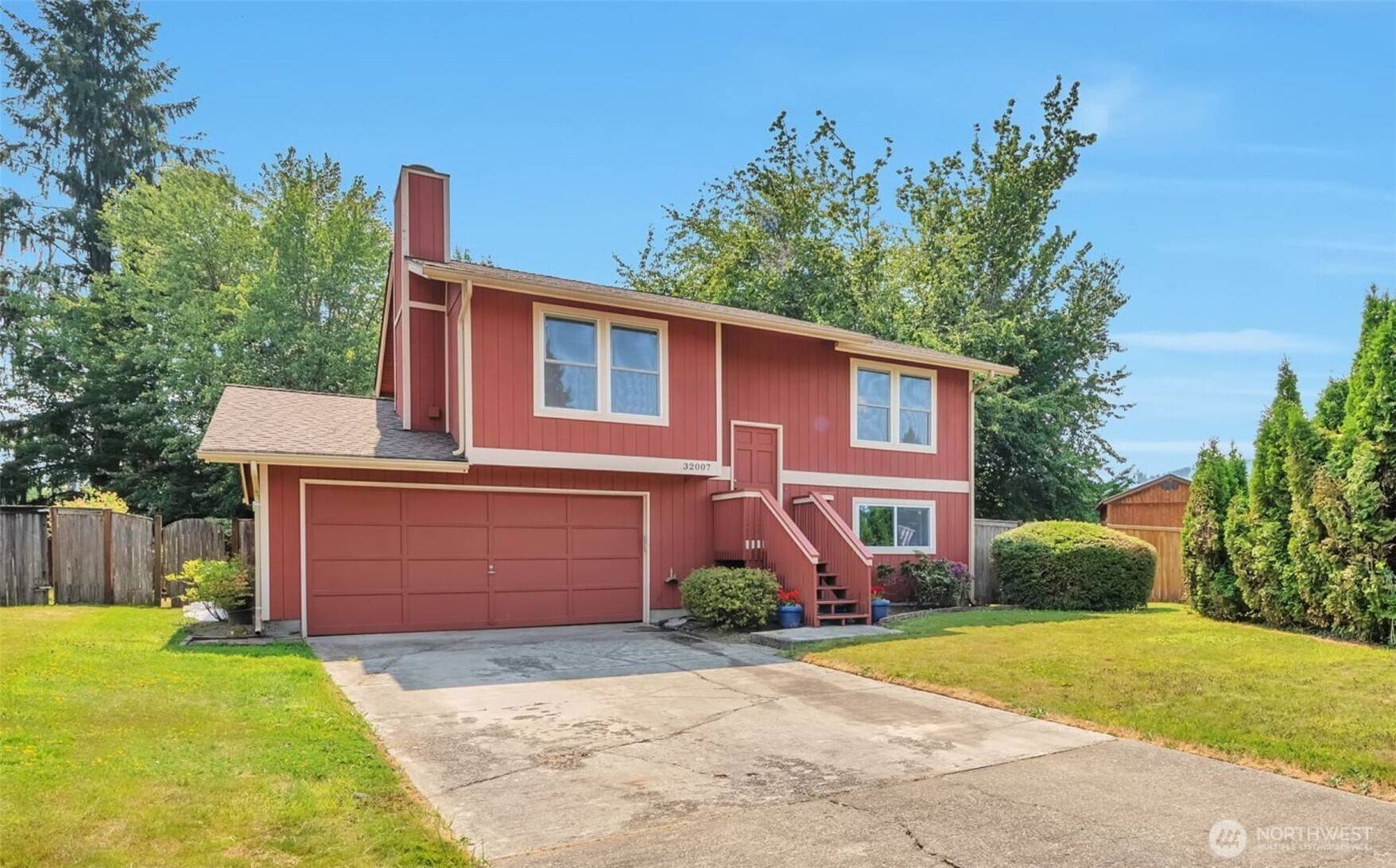 32007 Palace CT, Carnation, WA 98014