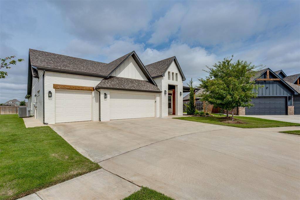 2405 Crystal Creek DR, Yukon, OK 73099