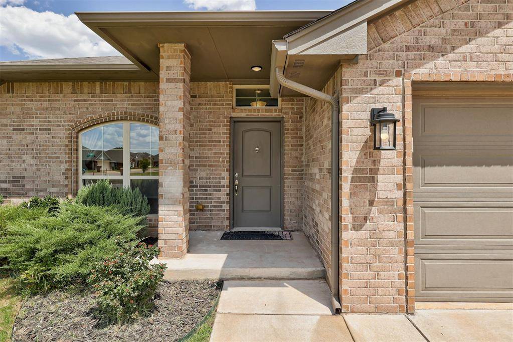 15612 W Vermillion DR, Edmond, OK 73013