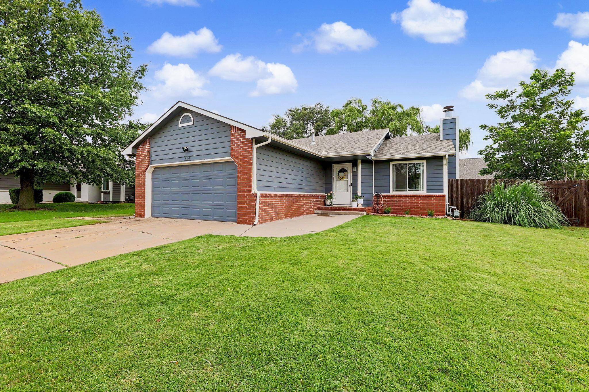 214 E Country Walk, Mulvane, KS 67110