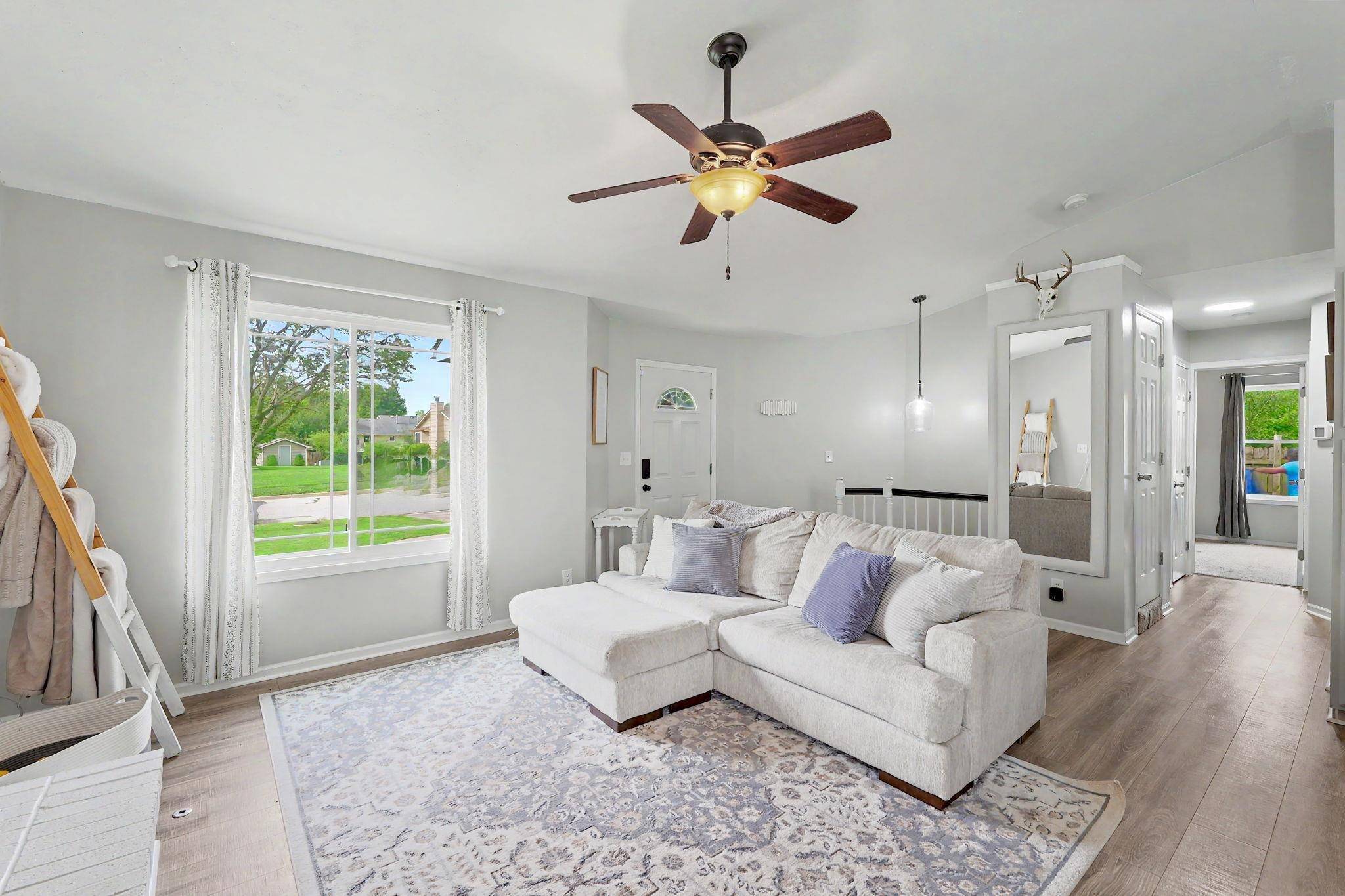 214 E Country Walk, Mulvane, KS 67110