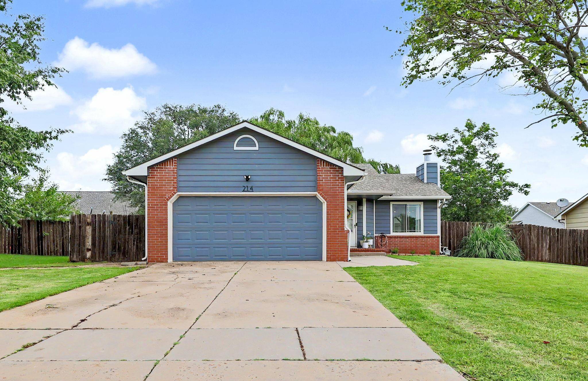 214 E Country Walk, Mulvane, KS 67110