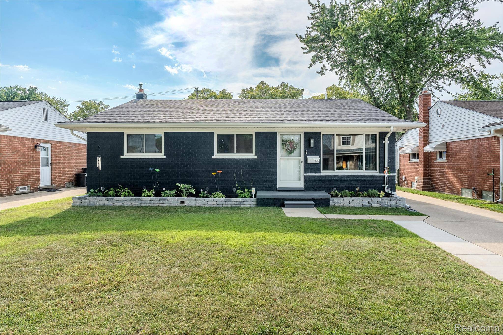 329 N Manitou AVE, Clawson, MI 48017