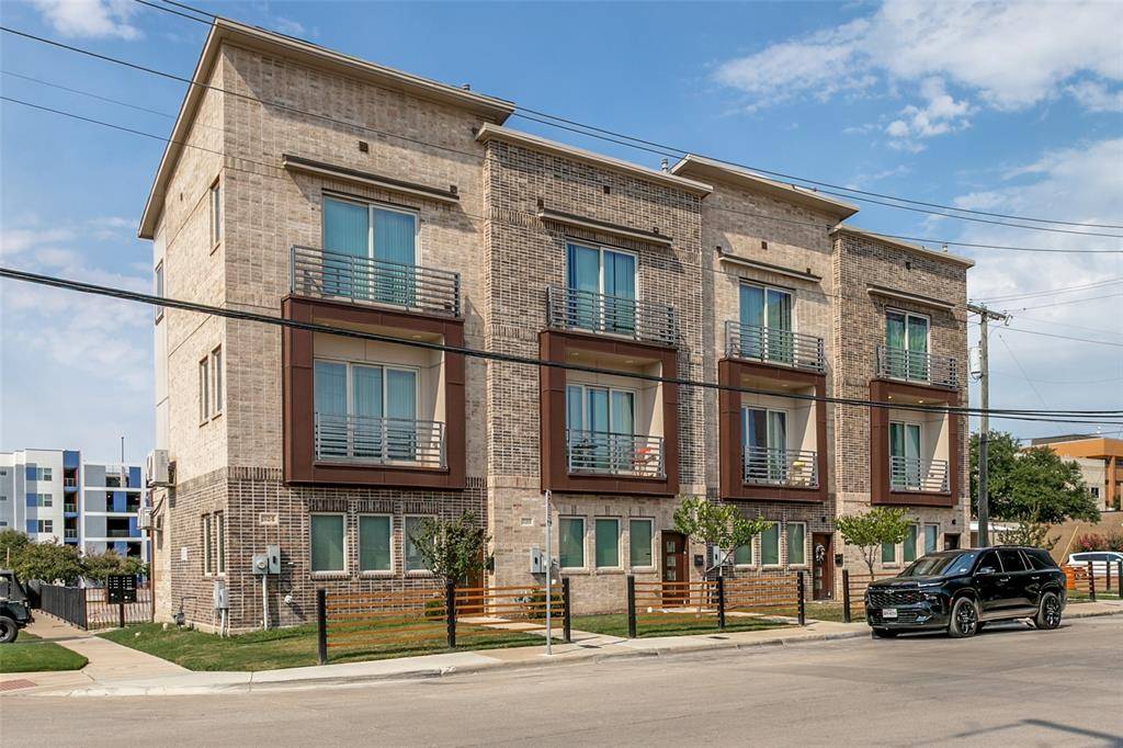 324 Feliks Gwozdz Place, Fort Worth, TX 76104