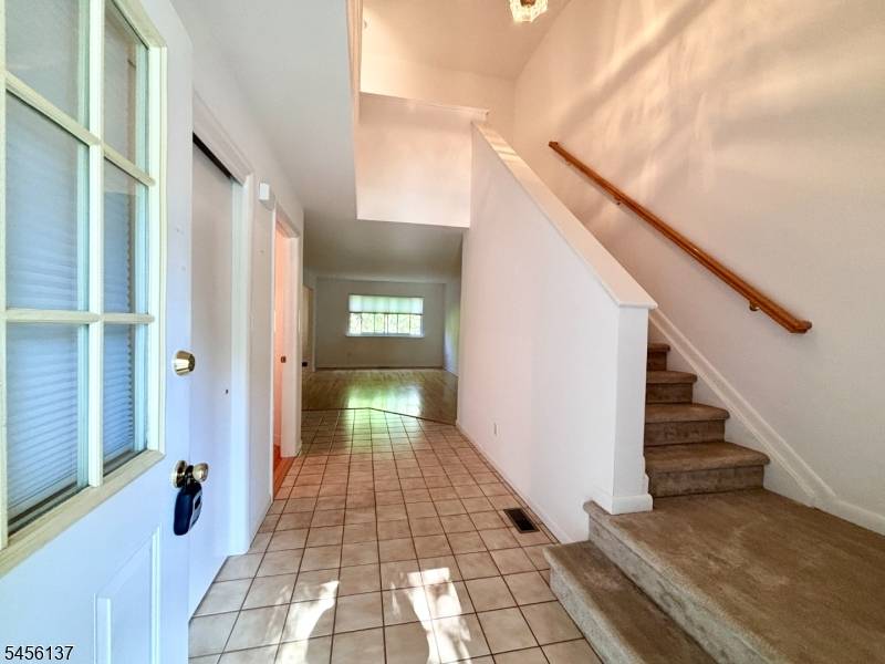 14 Pale Star Ct, Hardyston Twp., NJ 07419