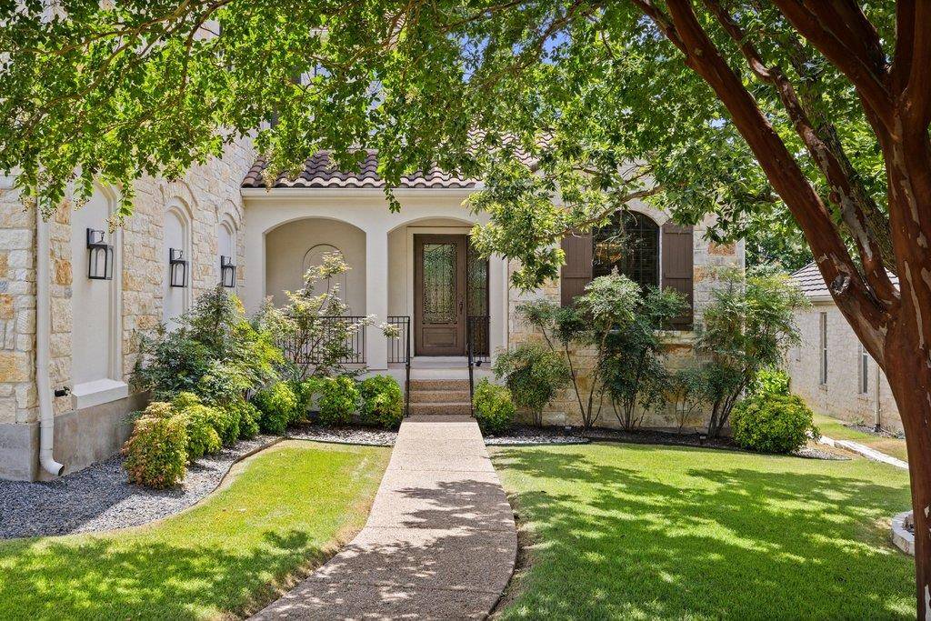 114 Golden Bear DR, Austin, TX 78738
