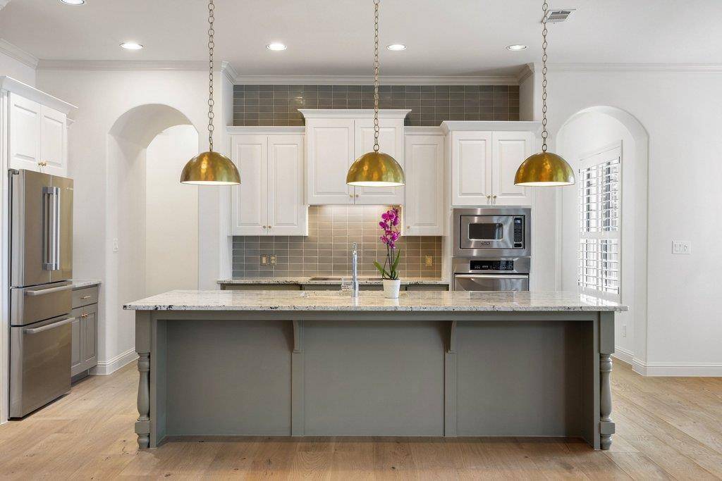 114 Golden Bear DR, Austin, TX 78738