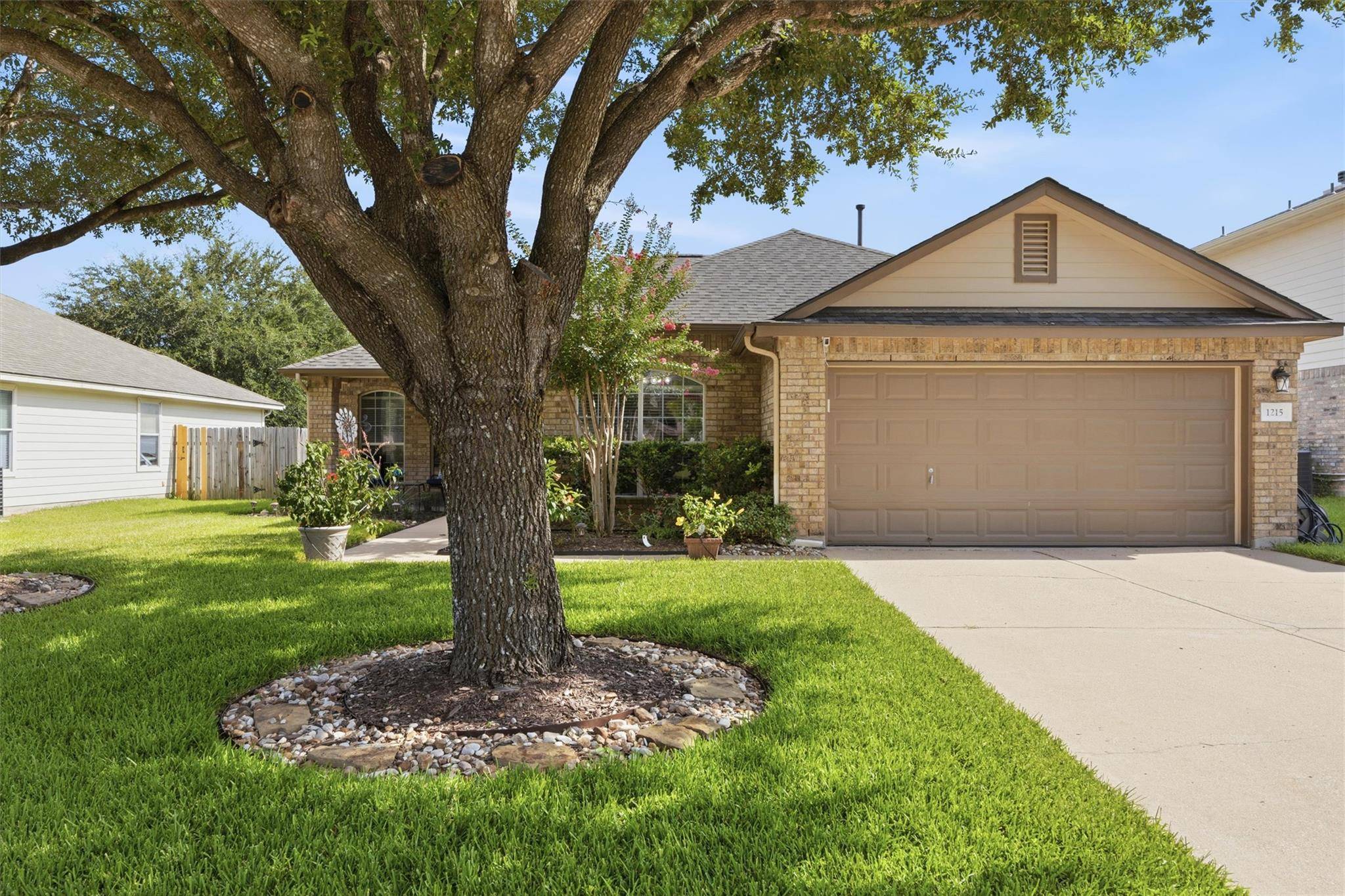 1215 Utopia LN, Hutto, TX 78634