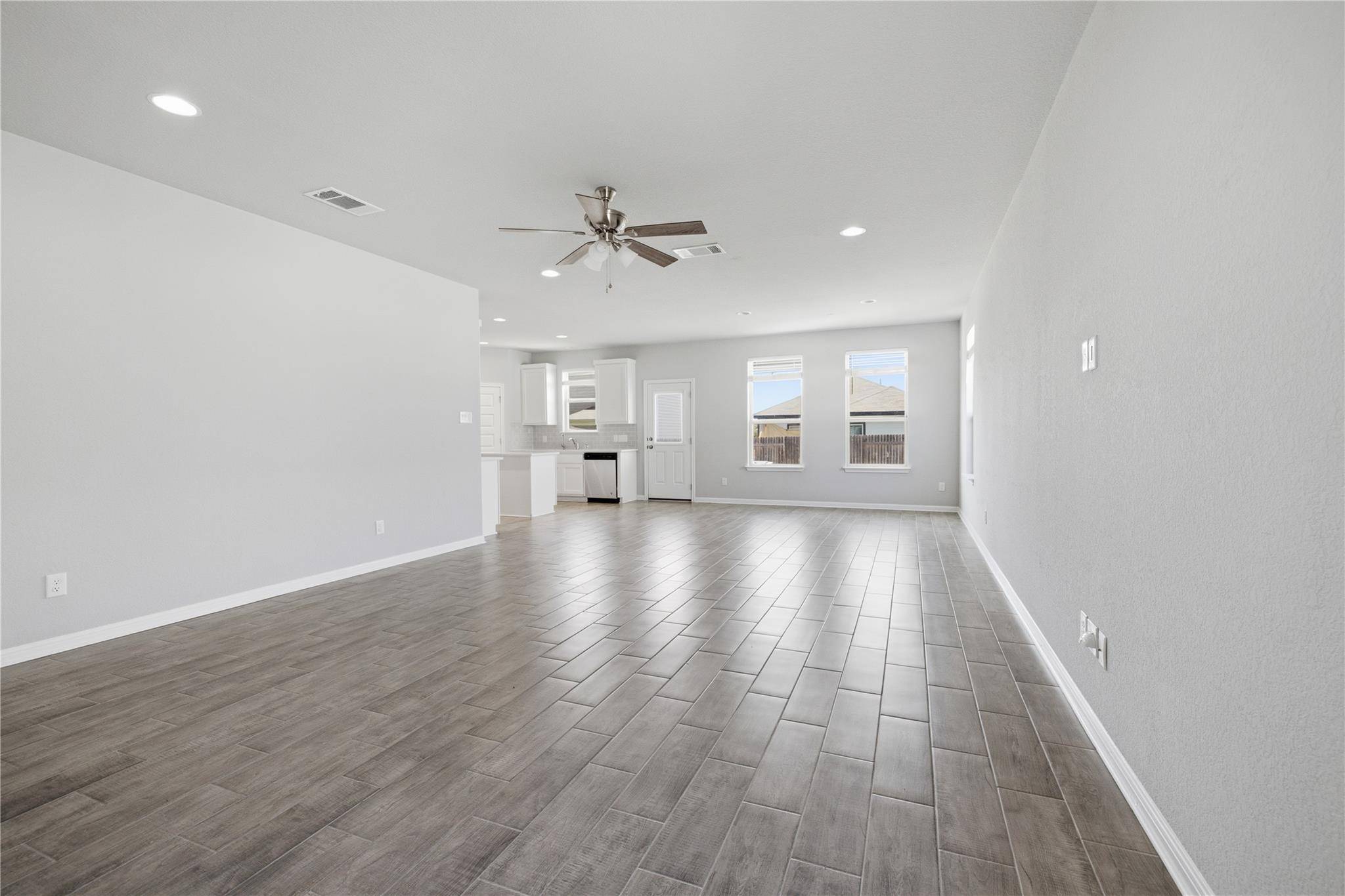 105 Quiet Man DR, Jarrell, TX 76537