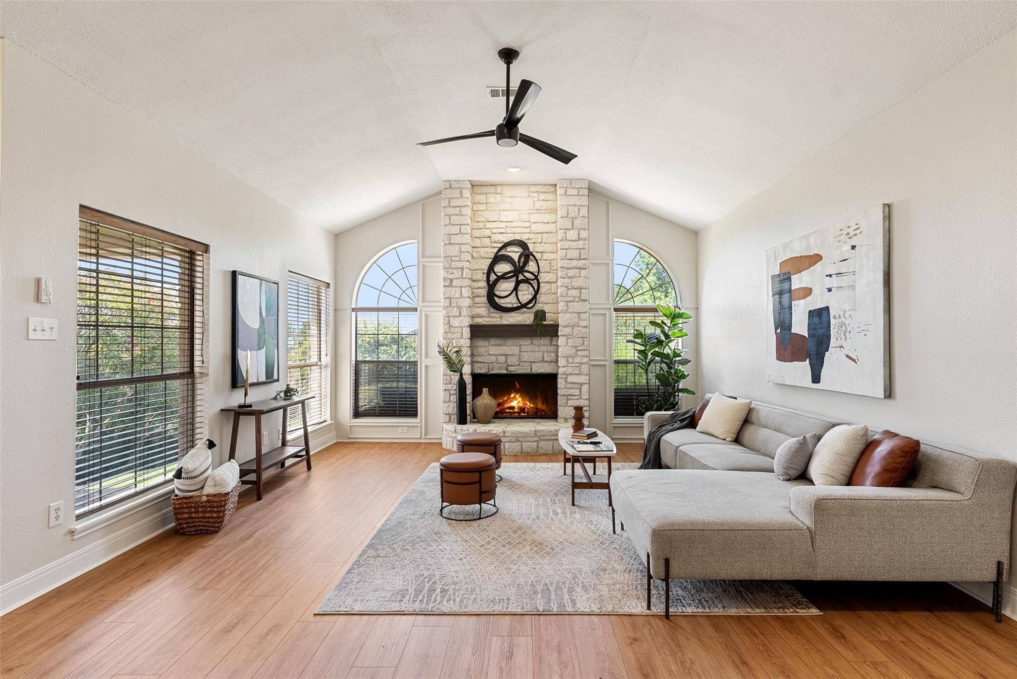 109 Schooner DR, Lakeway, TX 78738