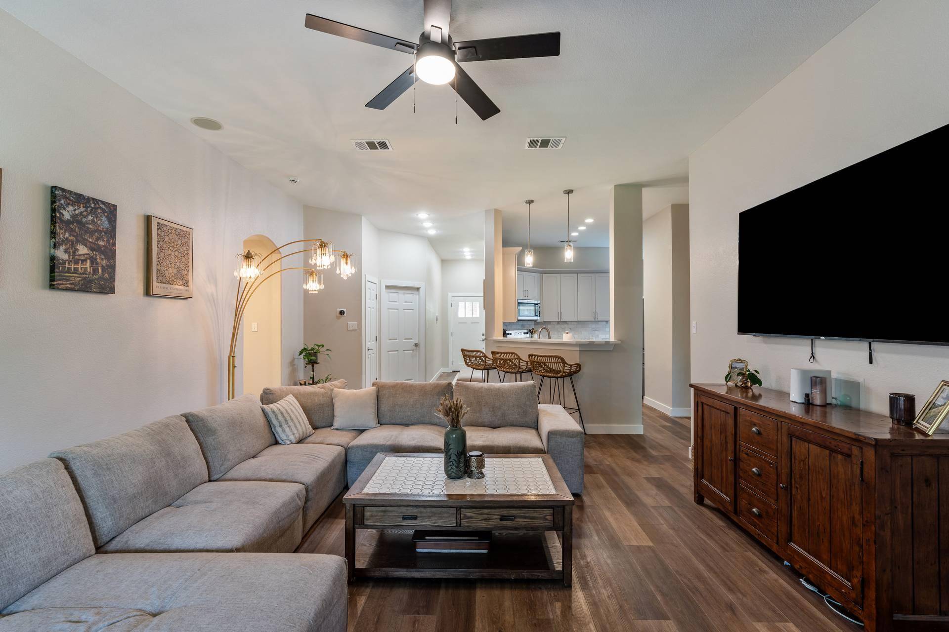 113 Hanstrom DR, Hutto, TX 78634