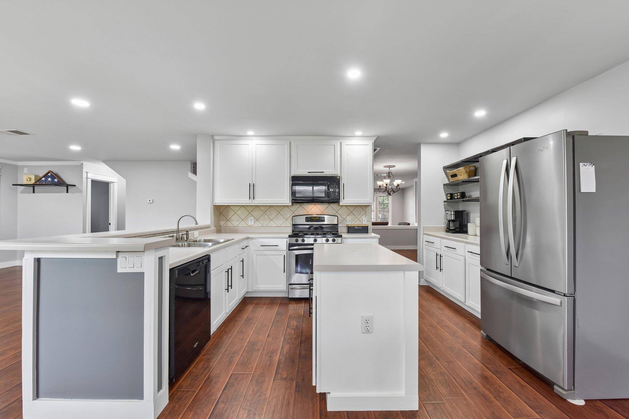 3821 Tailfeather DR, Round Rock, TX 78681