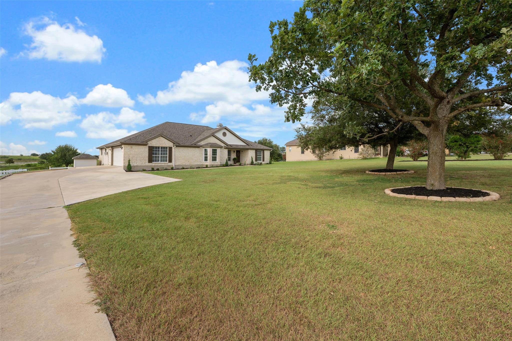 111 Lookout CIR, Hutto, TX 78634