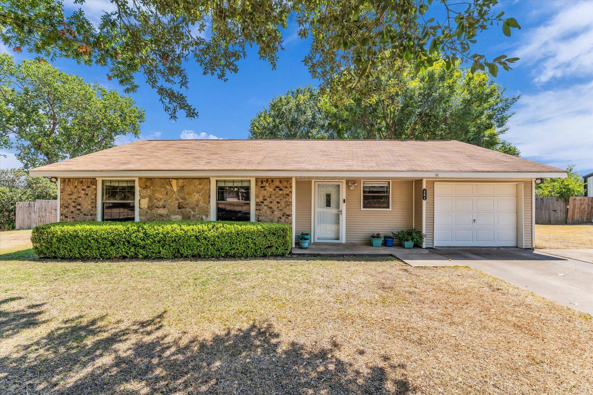 261 Oakview CIR, Waco, TX 76705