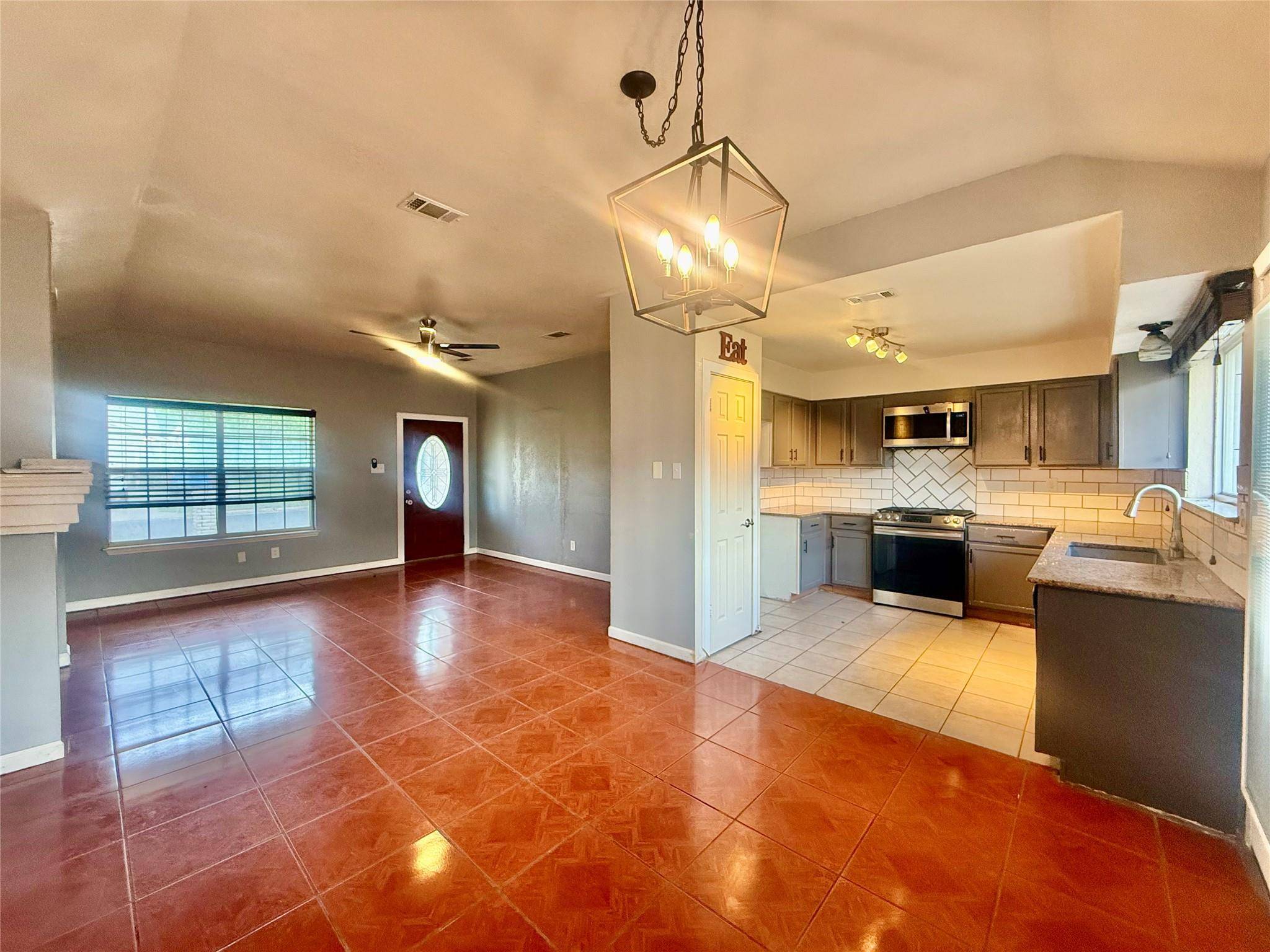 305 Maple LN, Elgin, TX 78621