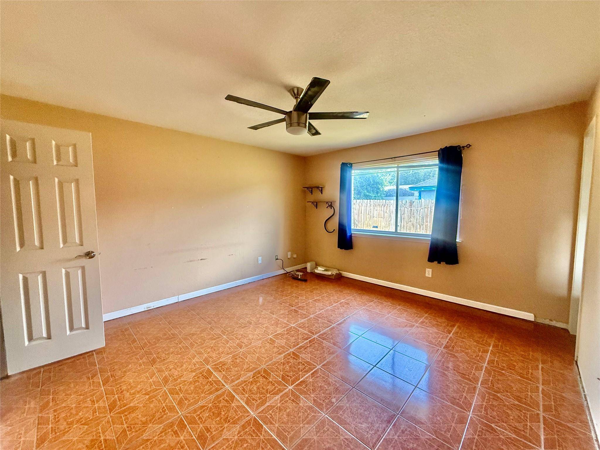 305 Maple LN, Elgin, TX 78621