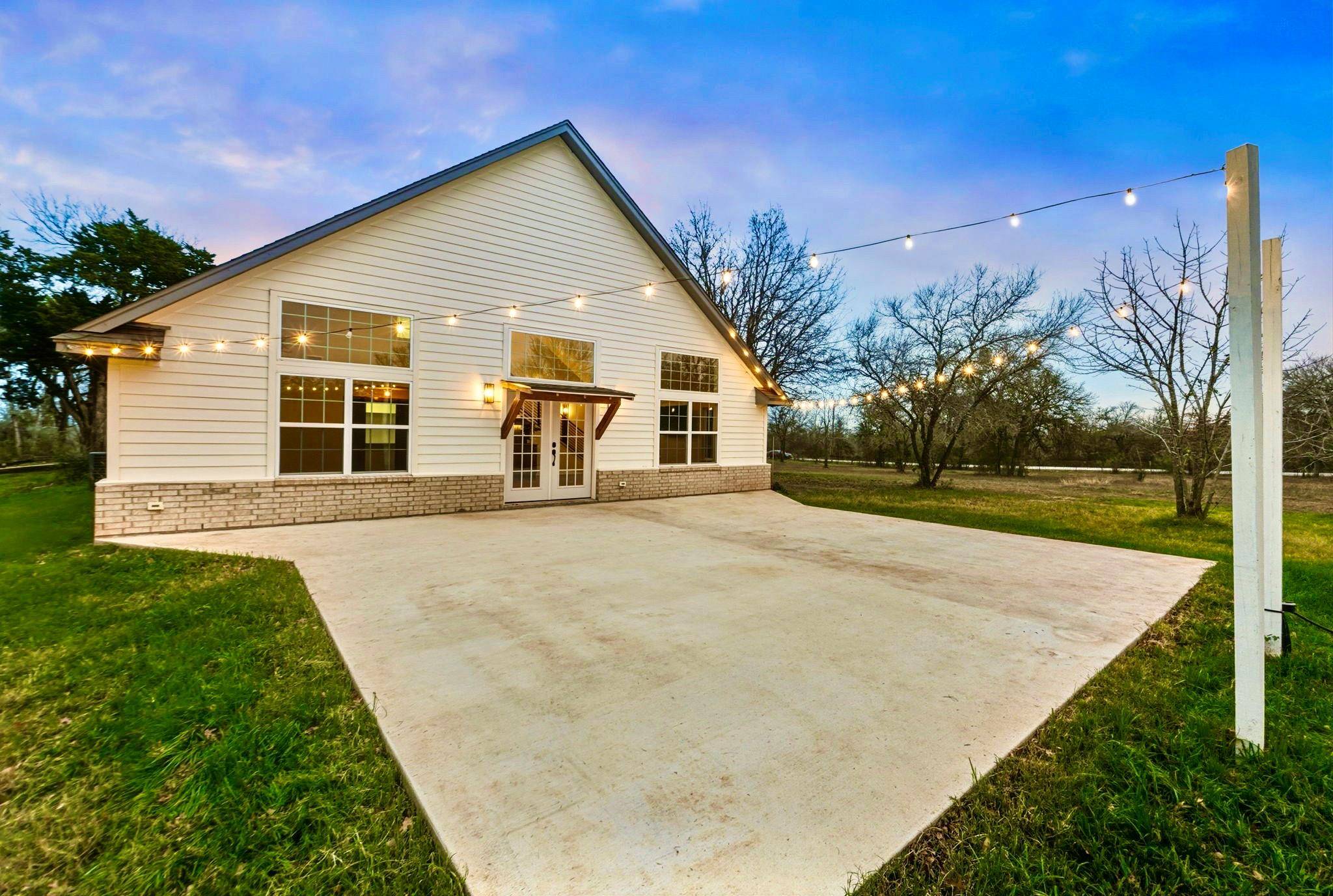 20808 Sandy Brown LN, Webberville, TX 78621