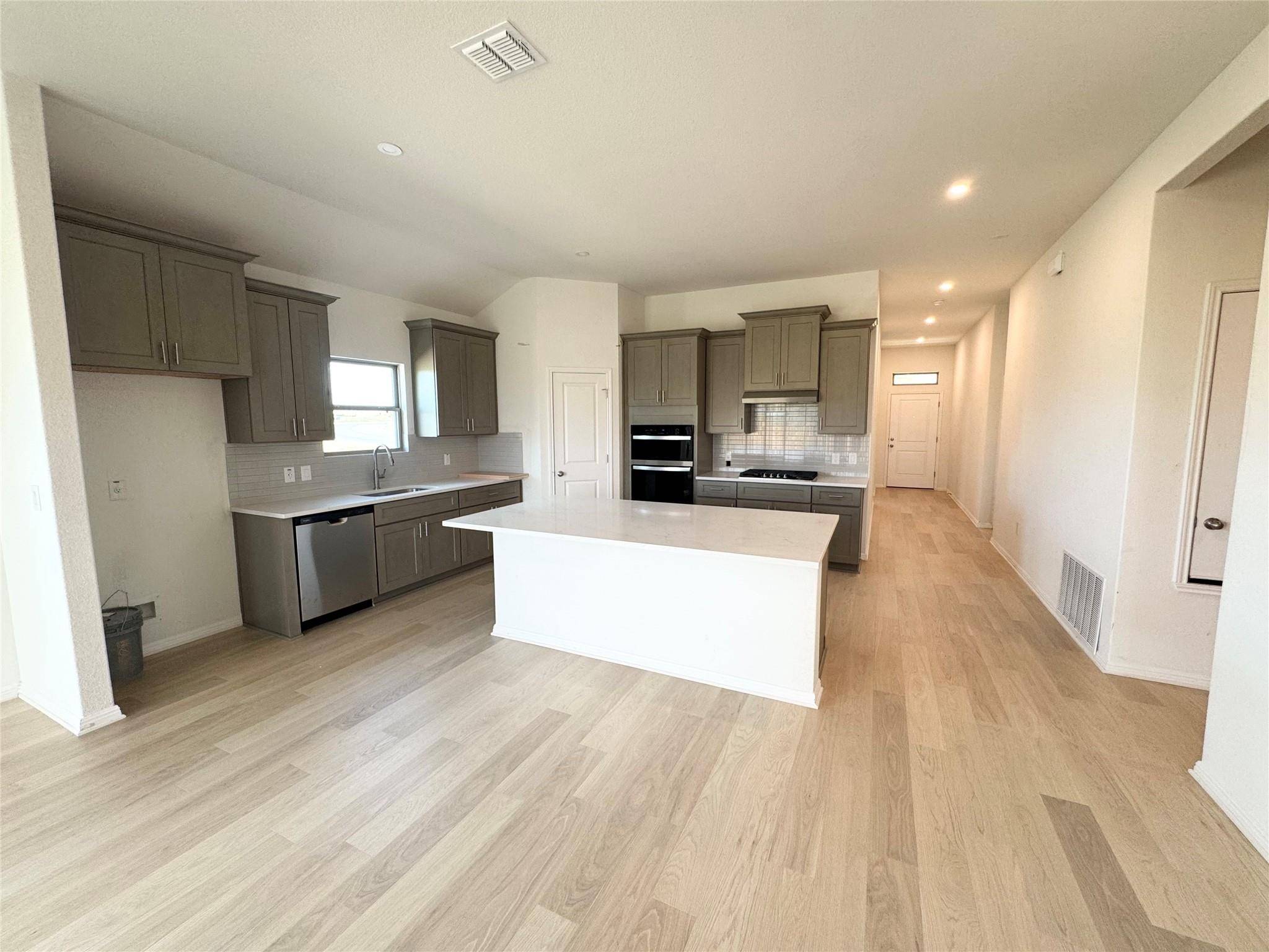 270 Pale Horse BND, Buda, TX 78610