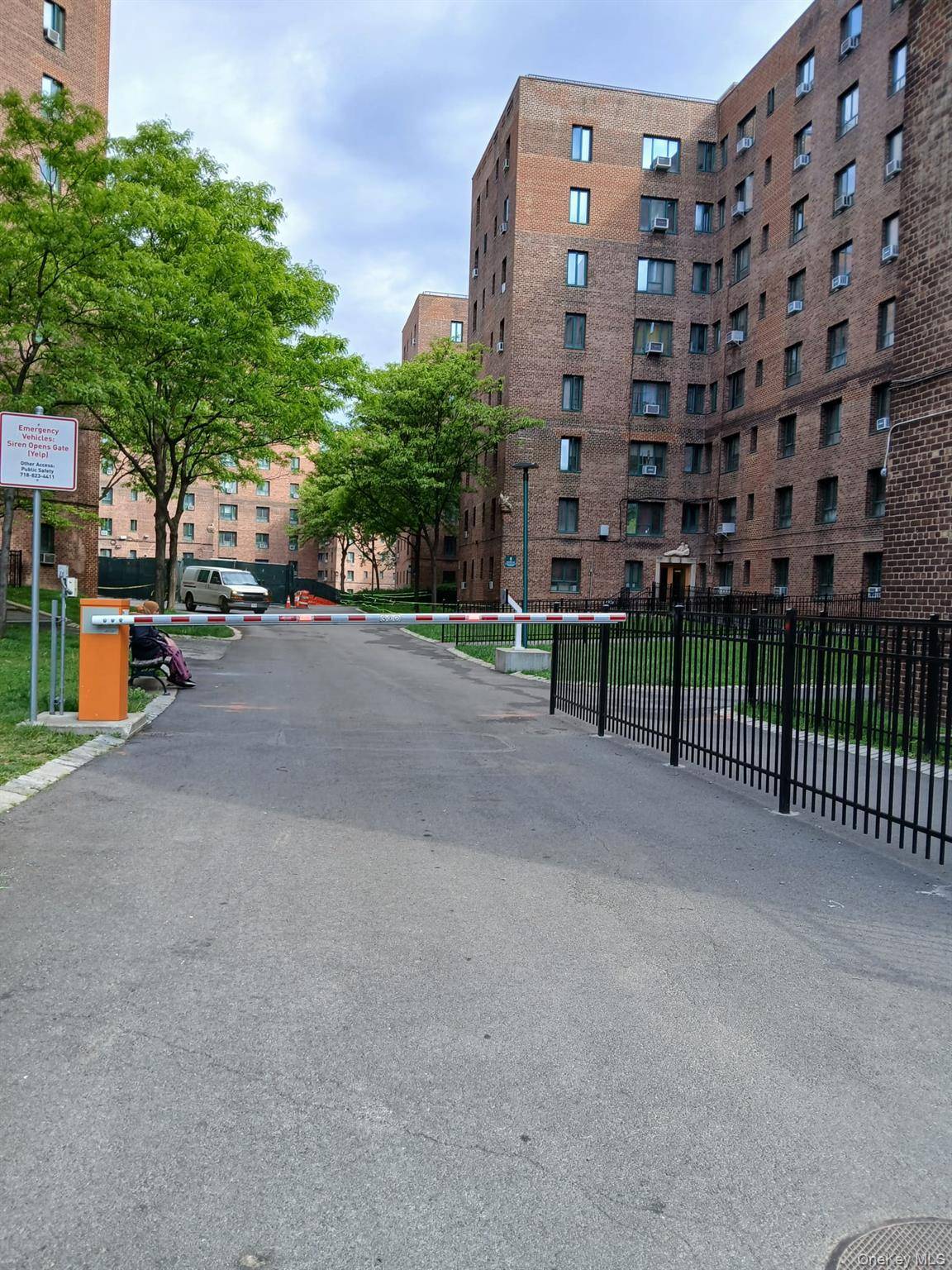 11 Metropolitan OVAL #4G, Bronx, NY 10462