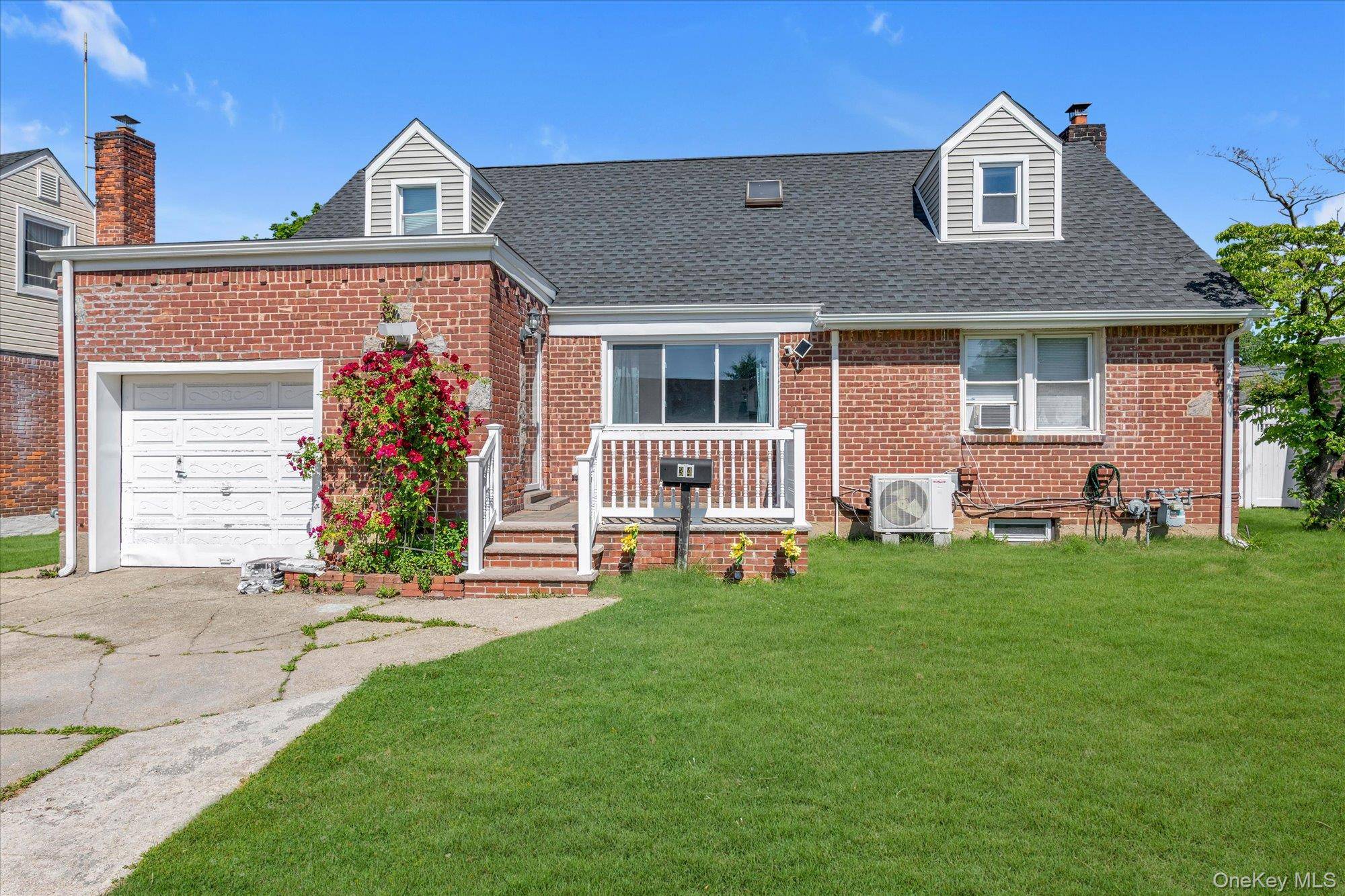 34 Newburgh ST, Elmont, NY 11003
