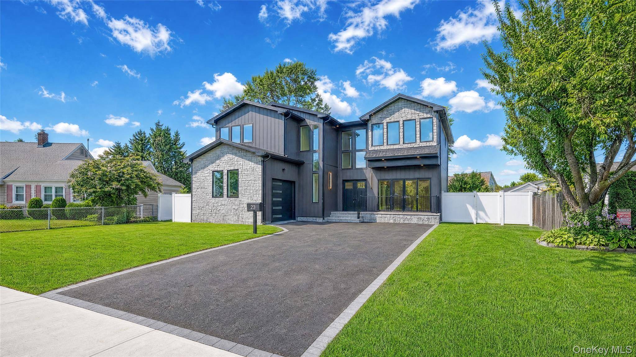 23 Harrow LN, Levittown, NY 11756
