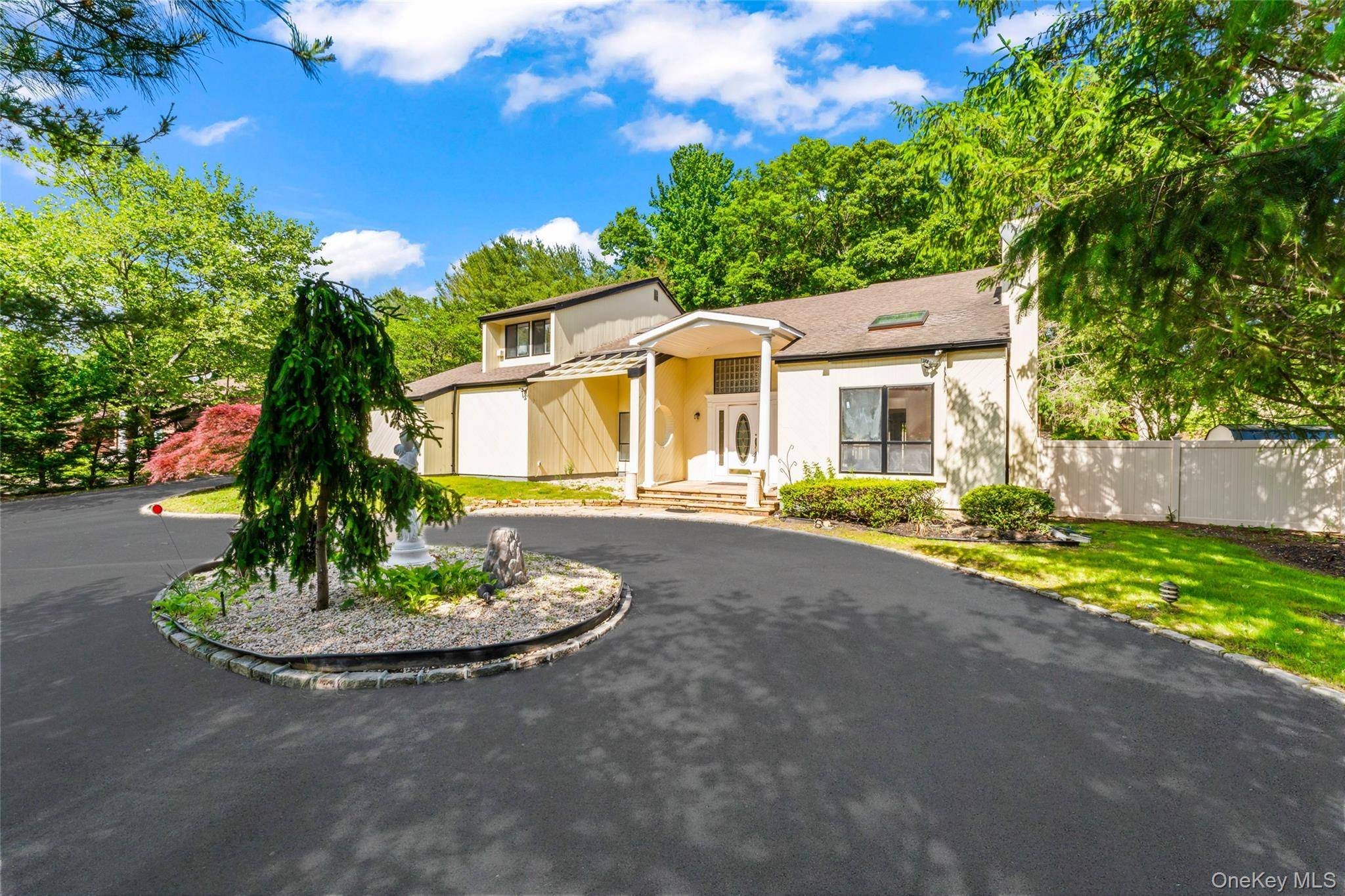 126 Bagatelle RD, Dix Hills, NY 11746