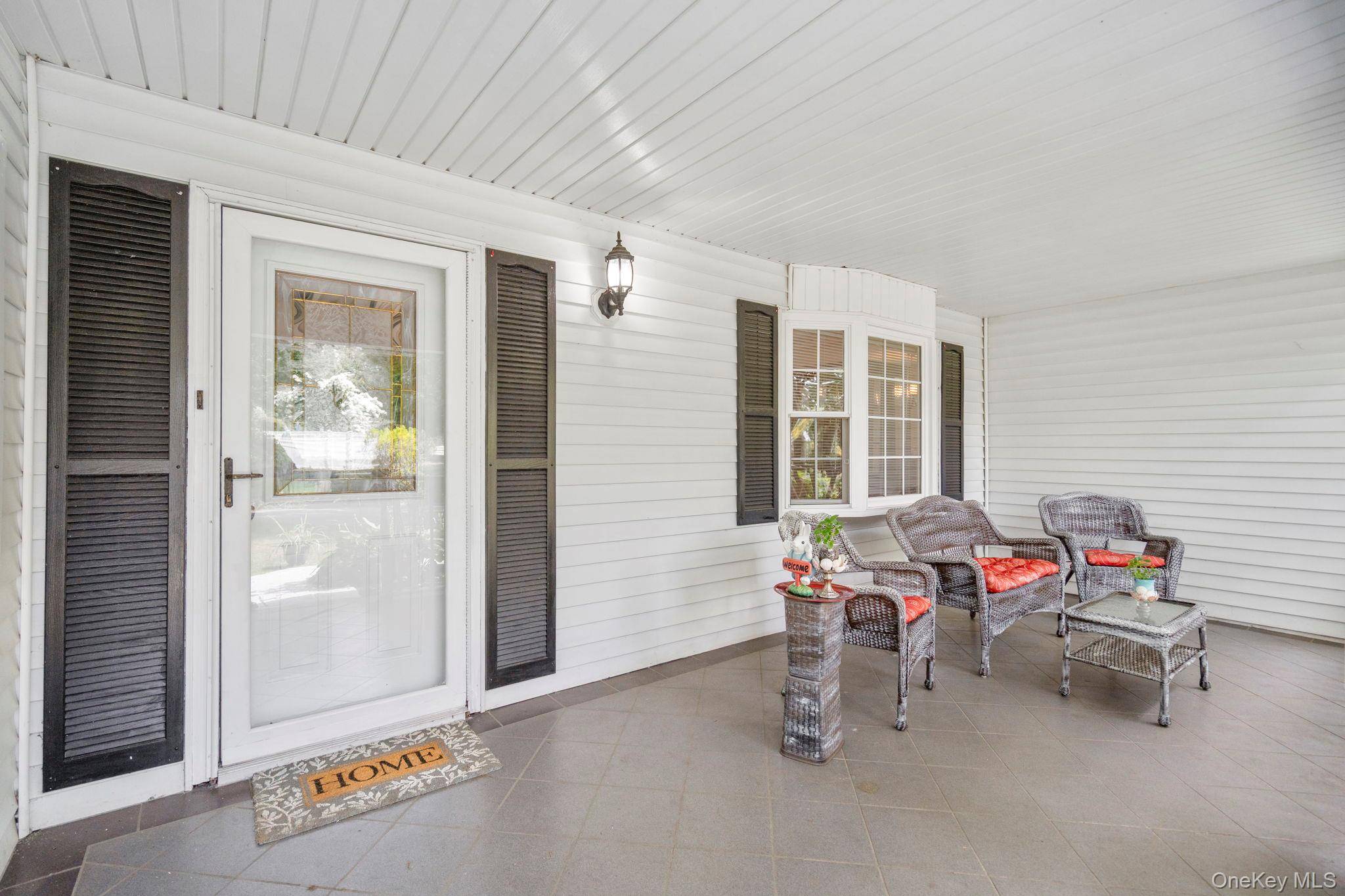 20 Spaulding LN, Stony Brook, NY 11790