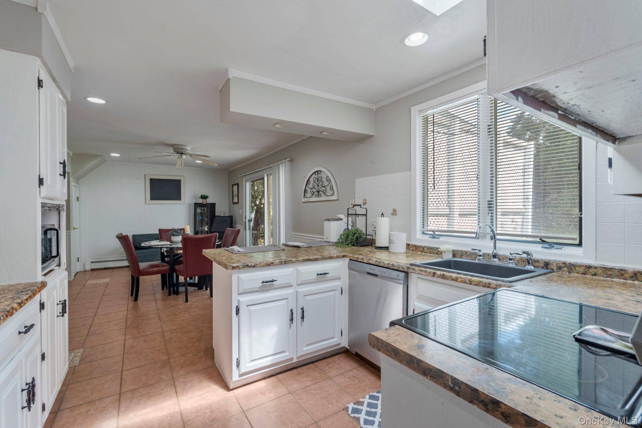 20 Spaulding LN, Stony Brook, NY 11790