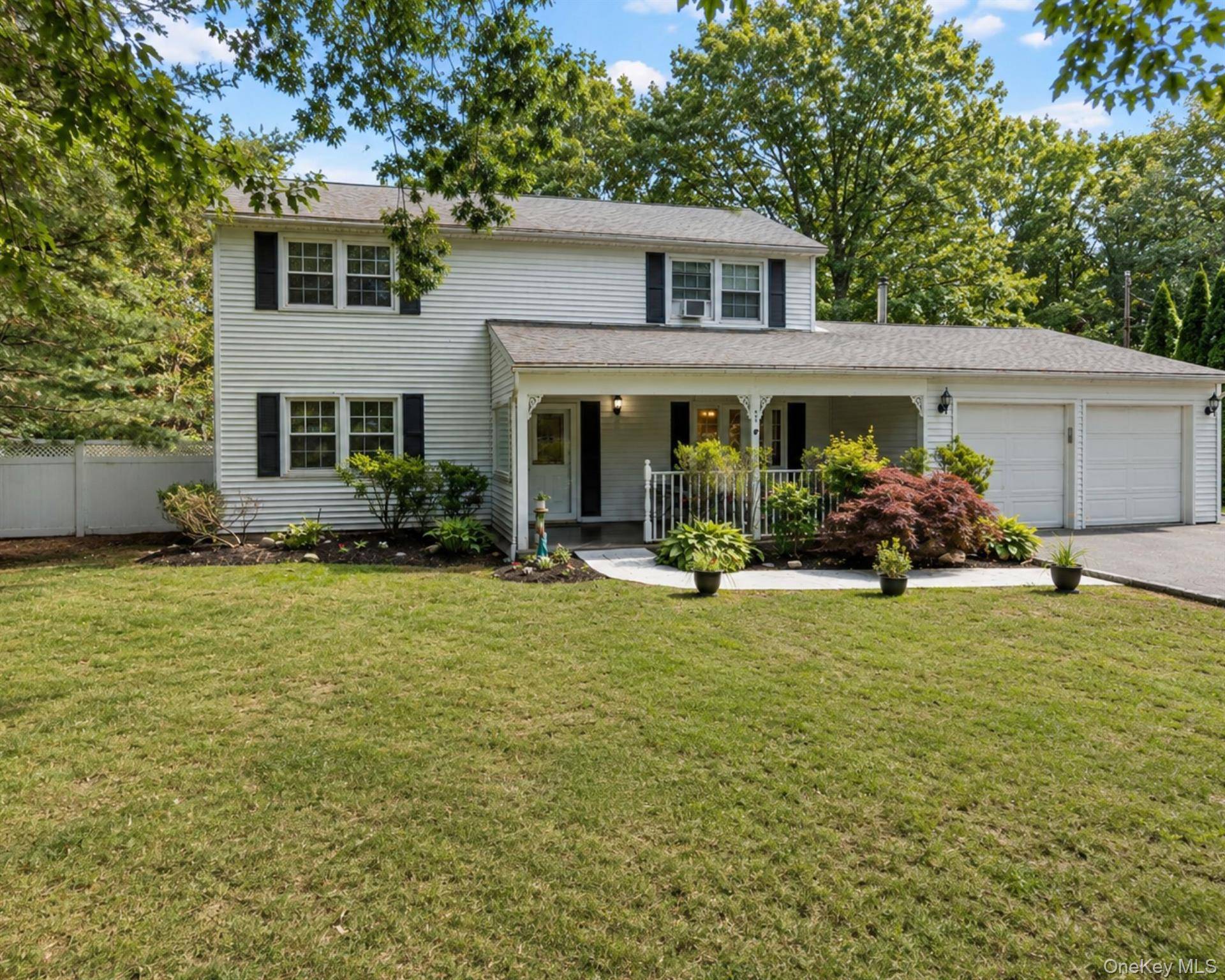 20 Spaulding LN, Stony Brook, NY 11790