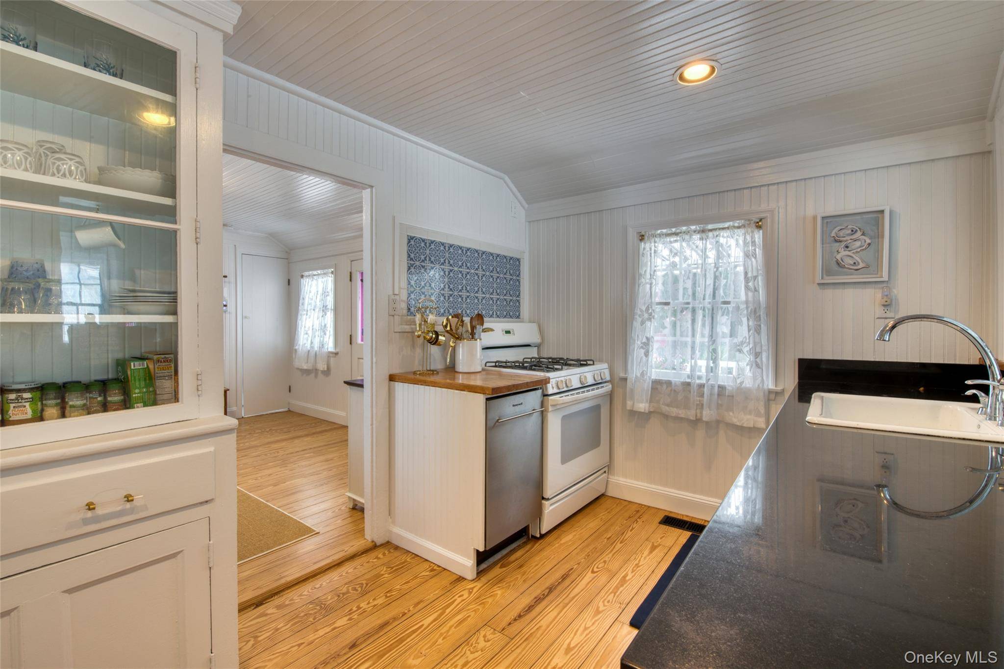 8440 Main RD, East Marion, NY 11939