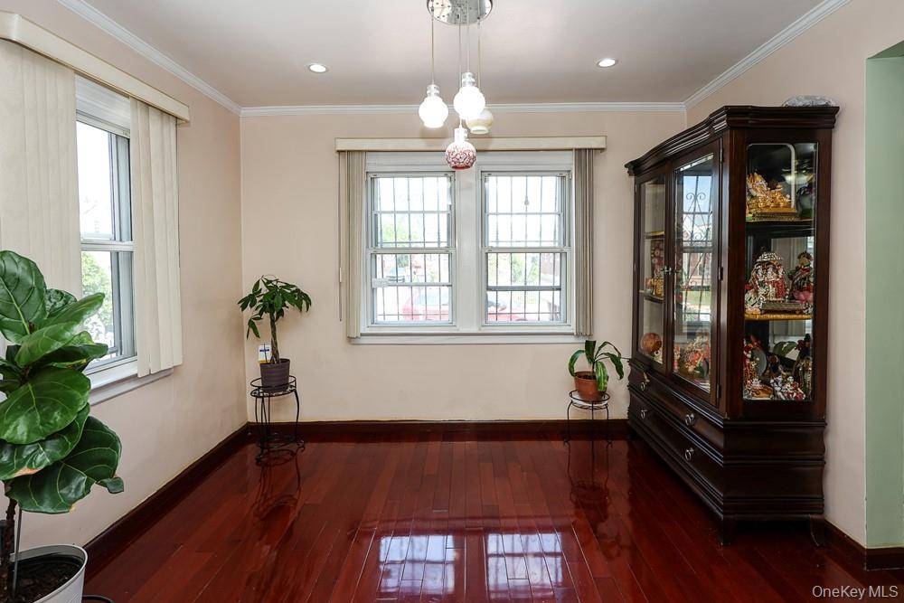 18348 Camden AVE, Saint Albans, NY 11412