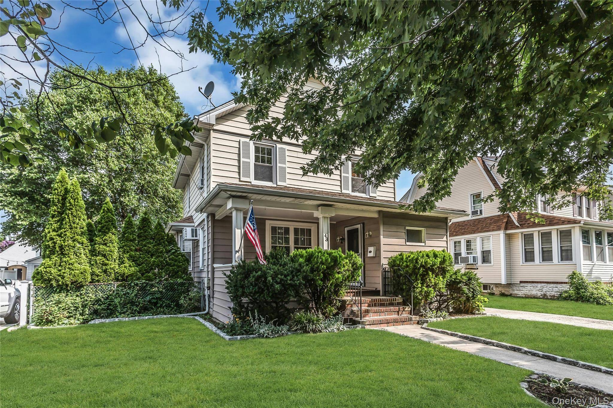 43 Elm ST, Lynbrook, NY 11563