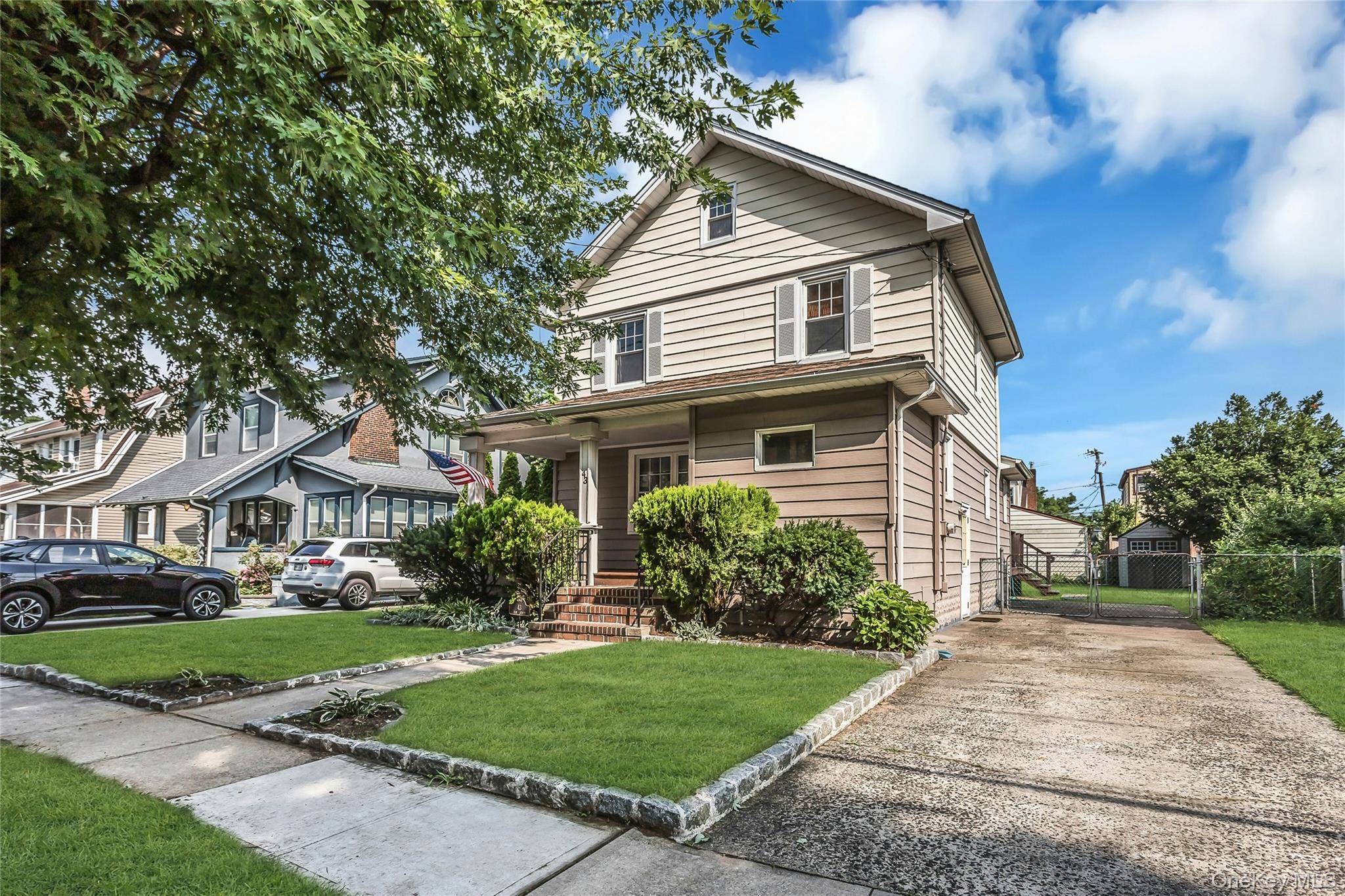 43 Elm ST, Lynbrook, NY 11563