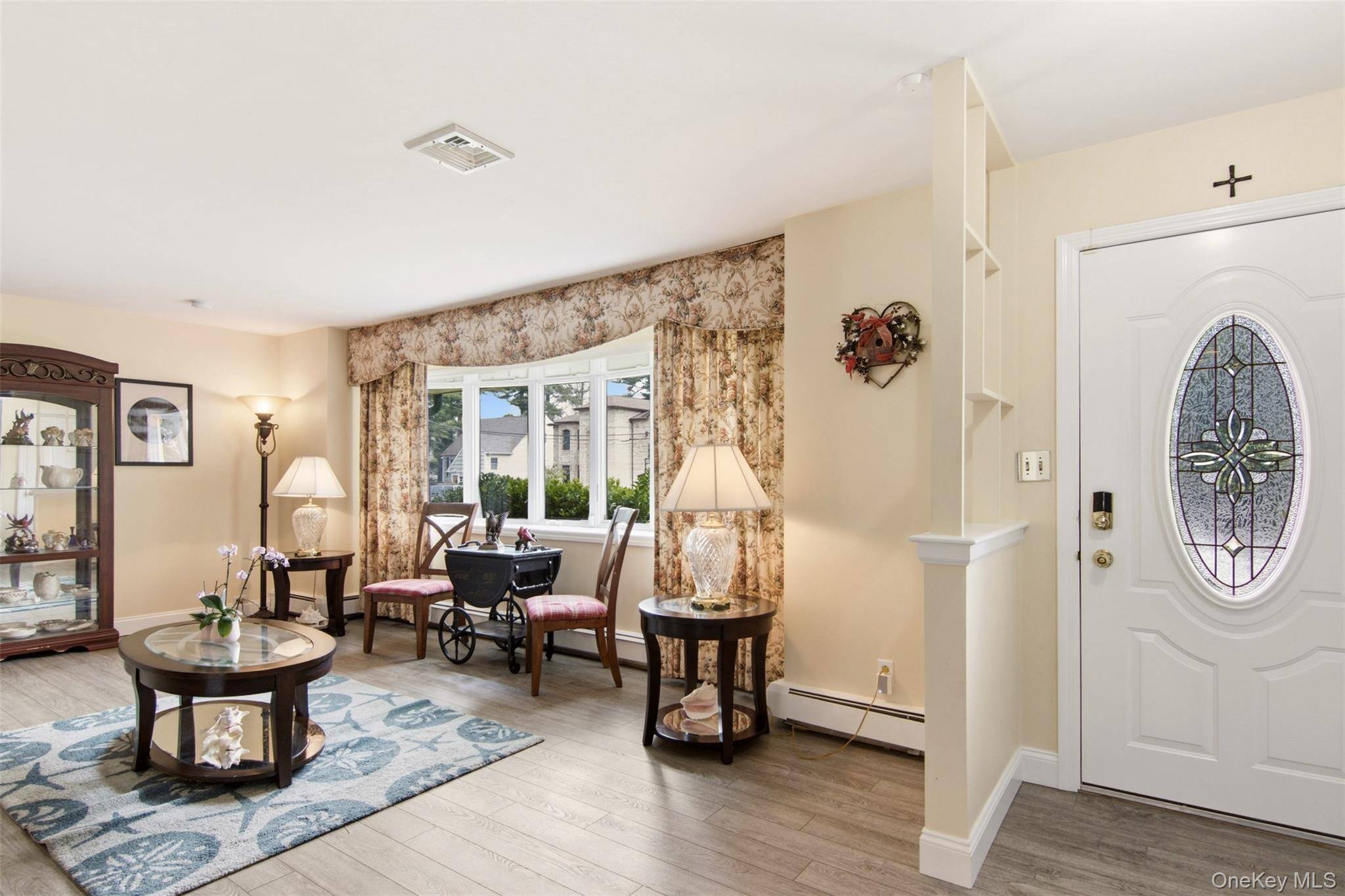 1 Geoffrey AVE, Syosset, NY 11791