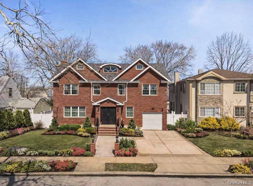 642 Lenore LN, Elmont, NY 11003
