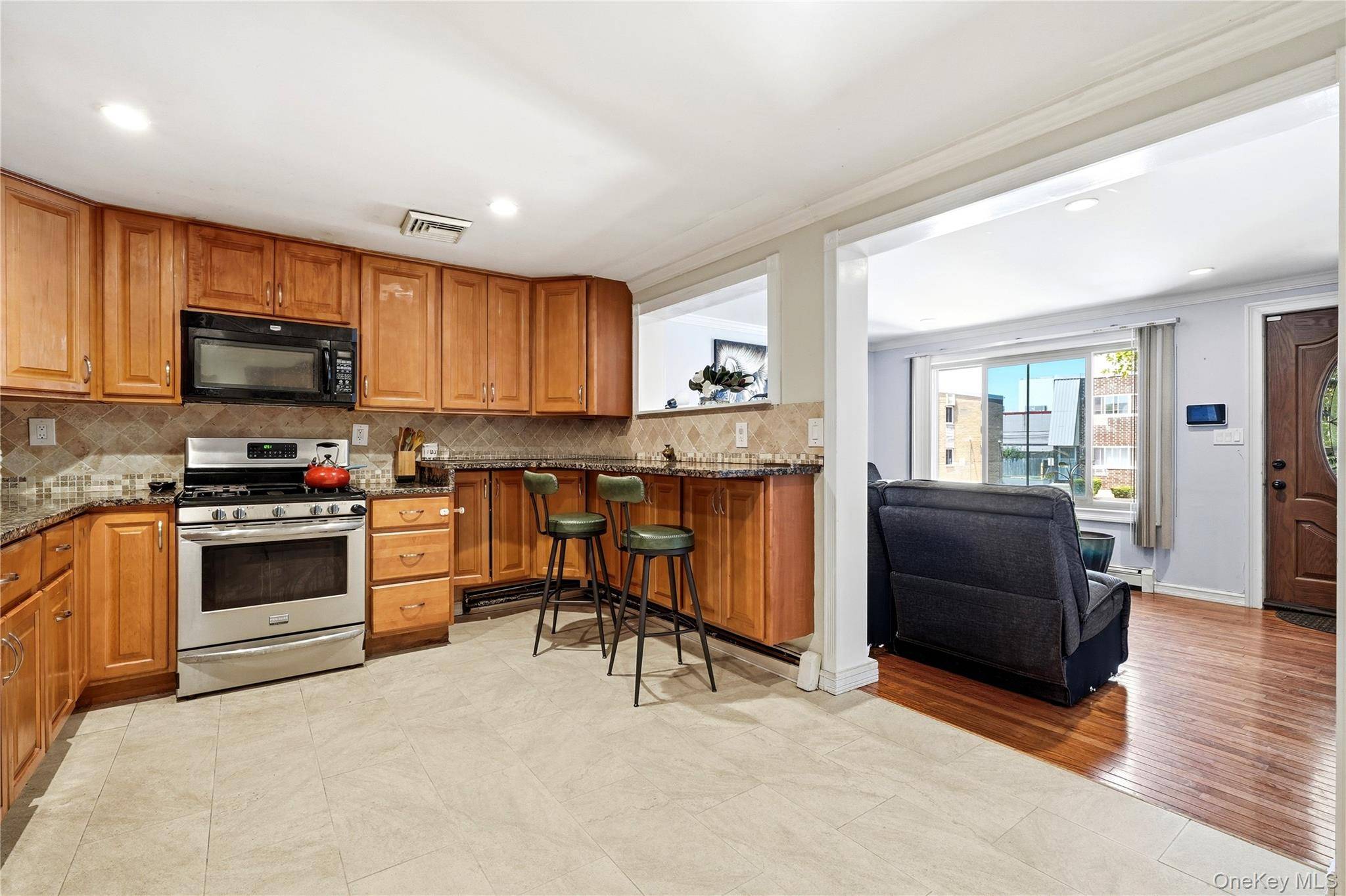 50 E Pine ST, Long Beach, NY 11561