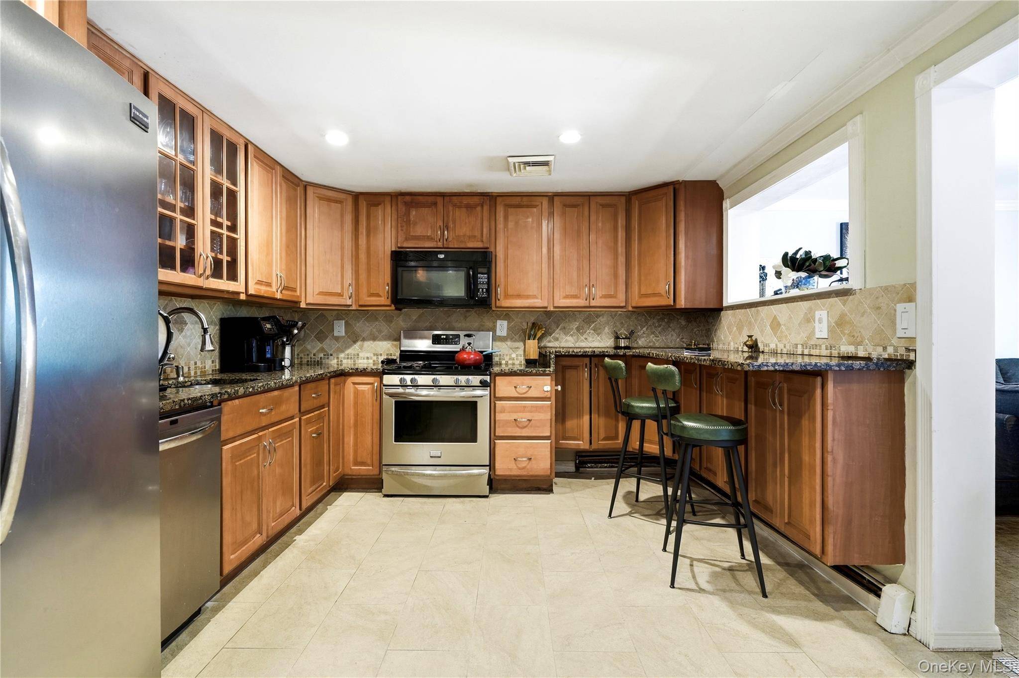 50 E Pine ST, Long Beach, NY 11561