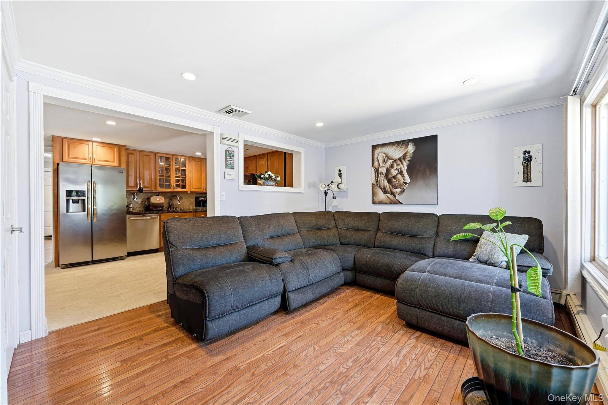 50 E Pine ST, Long Beach, NY 11561