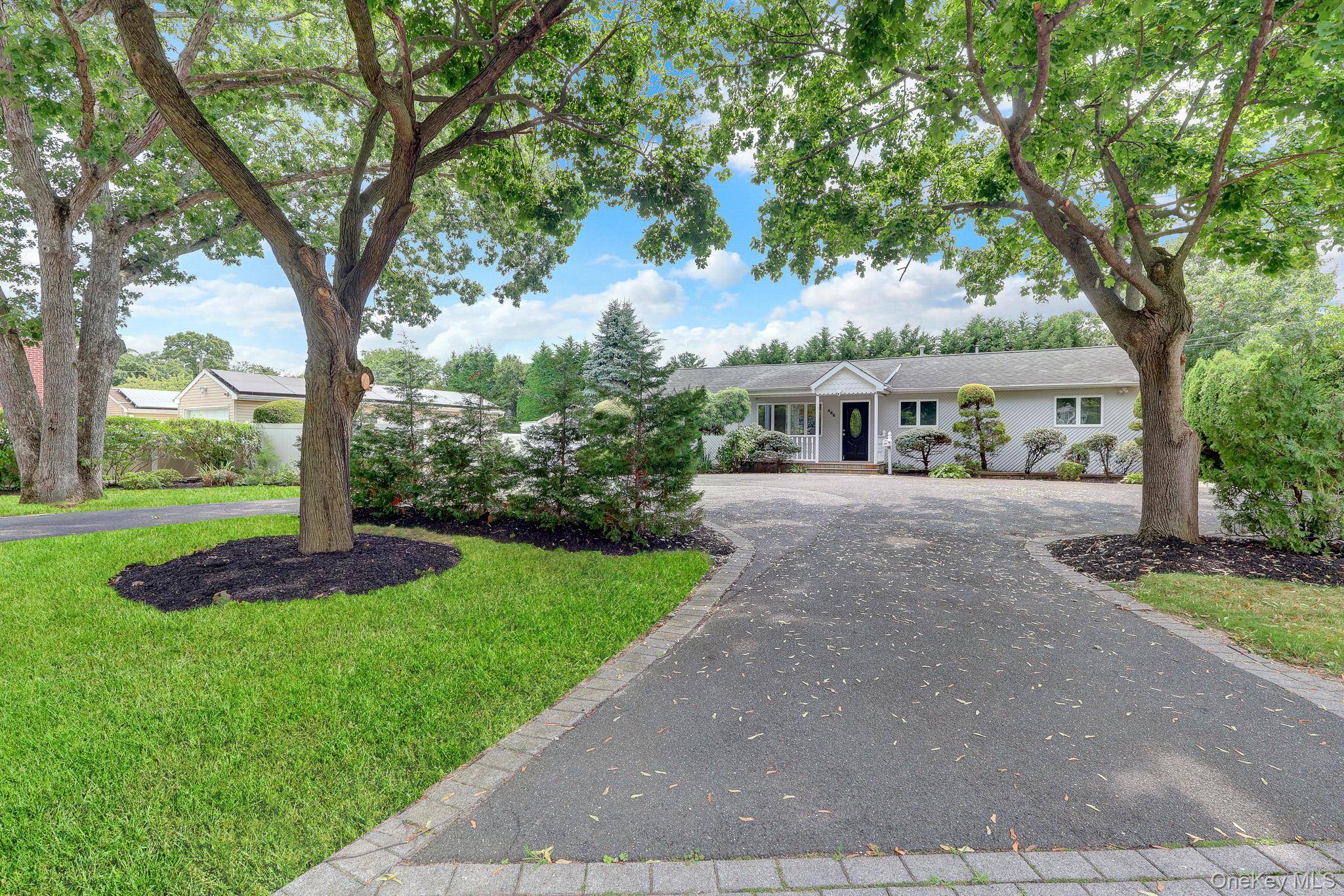 466 W 4th ST, West Islip, NY 11795